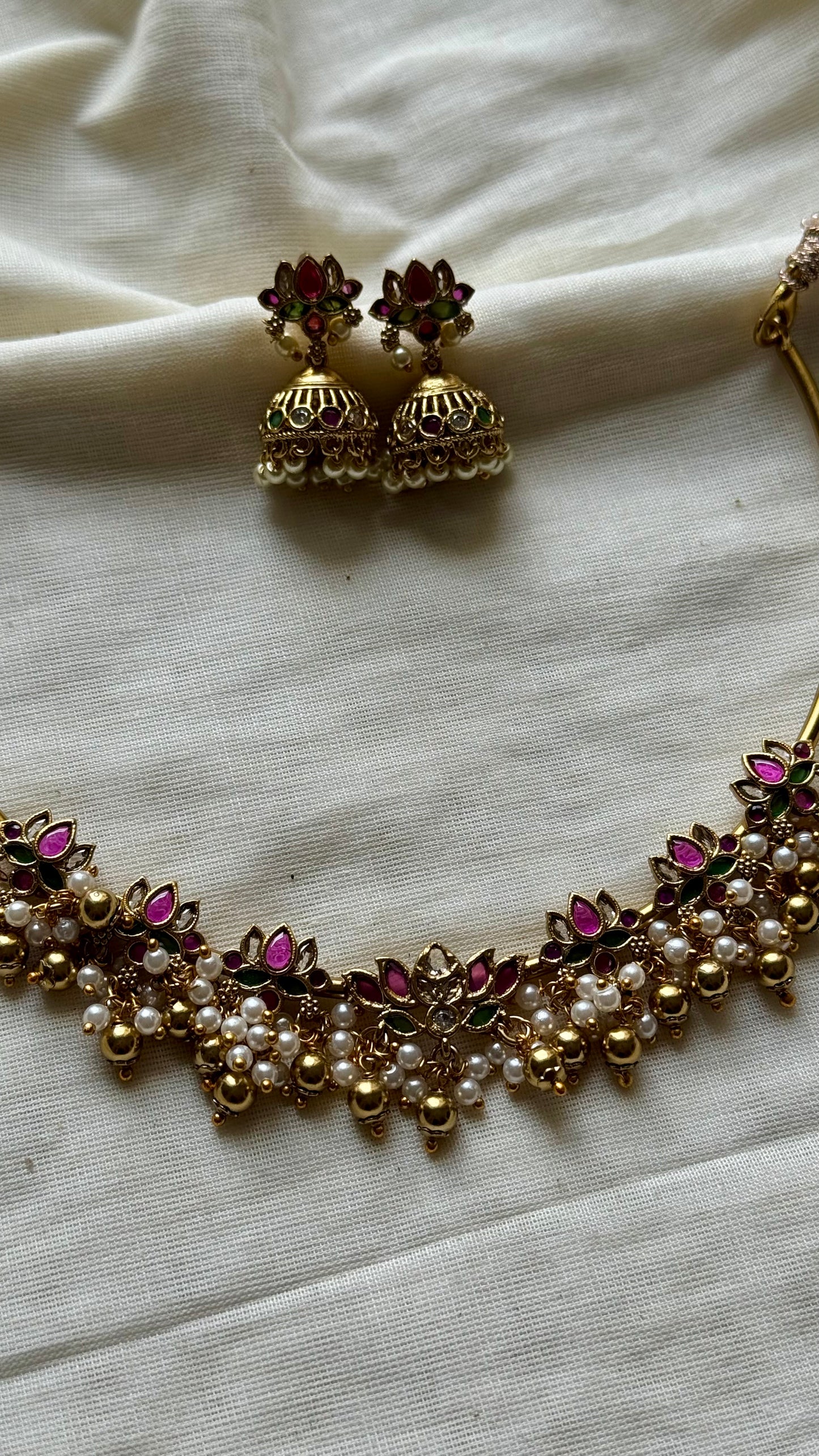 Antique gold lotus hasli, with earrings - YCAGNP266