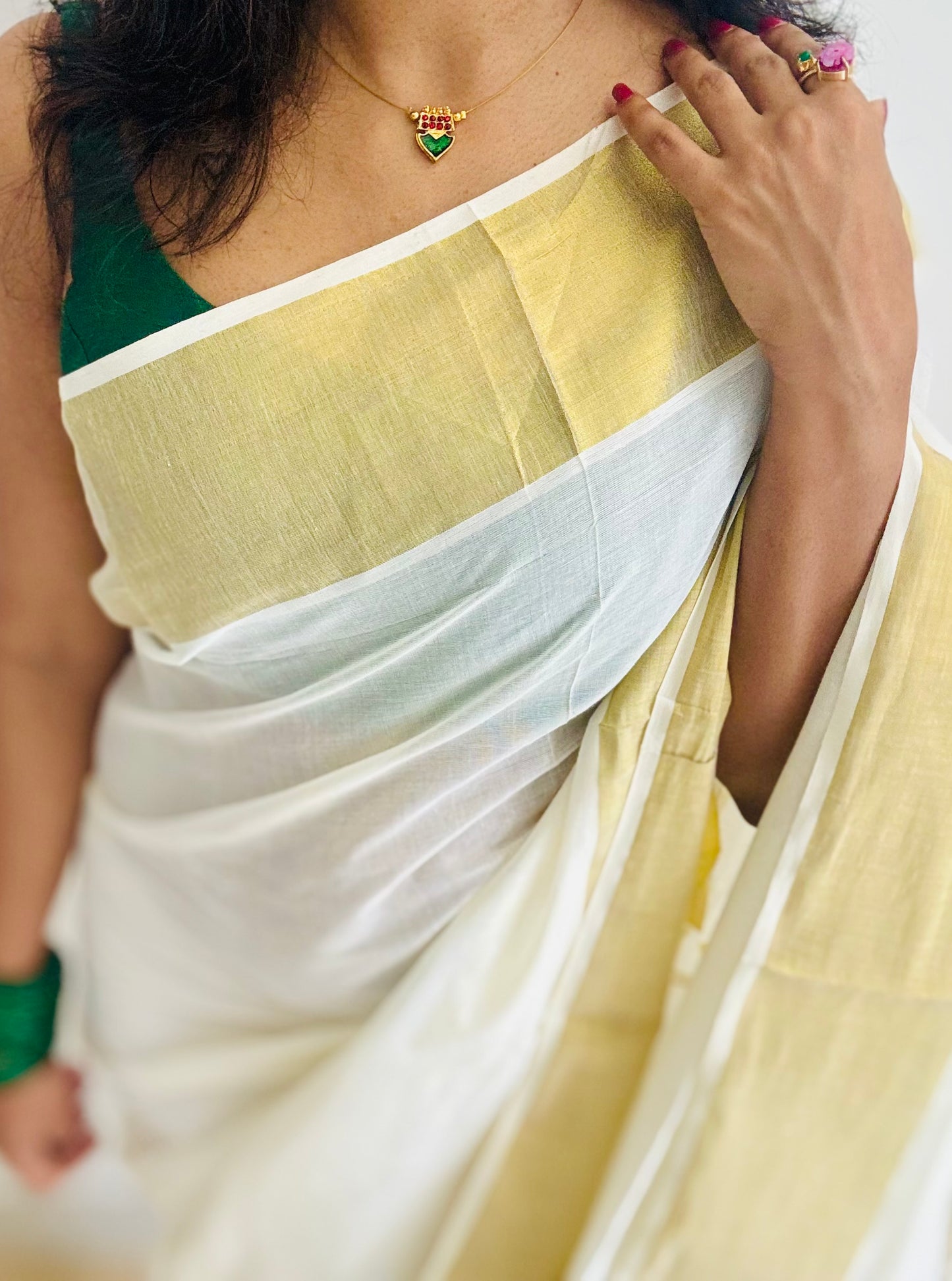 Single palakka pendant in invisible chain - YCAGC107