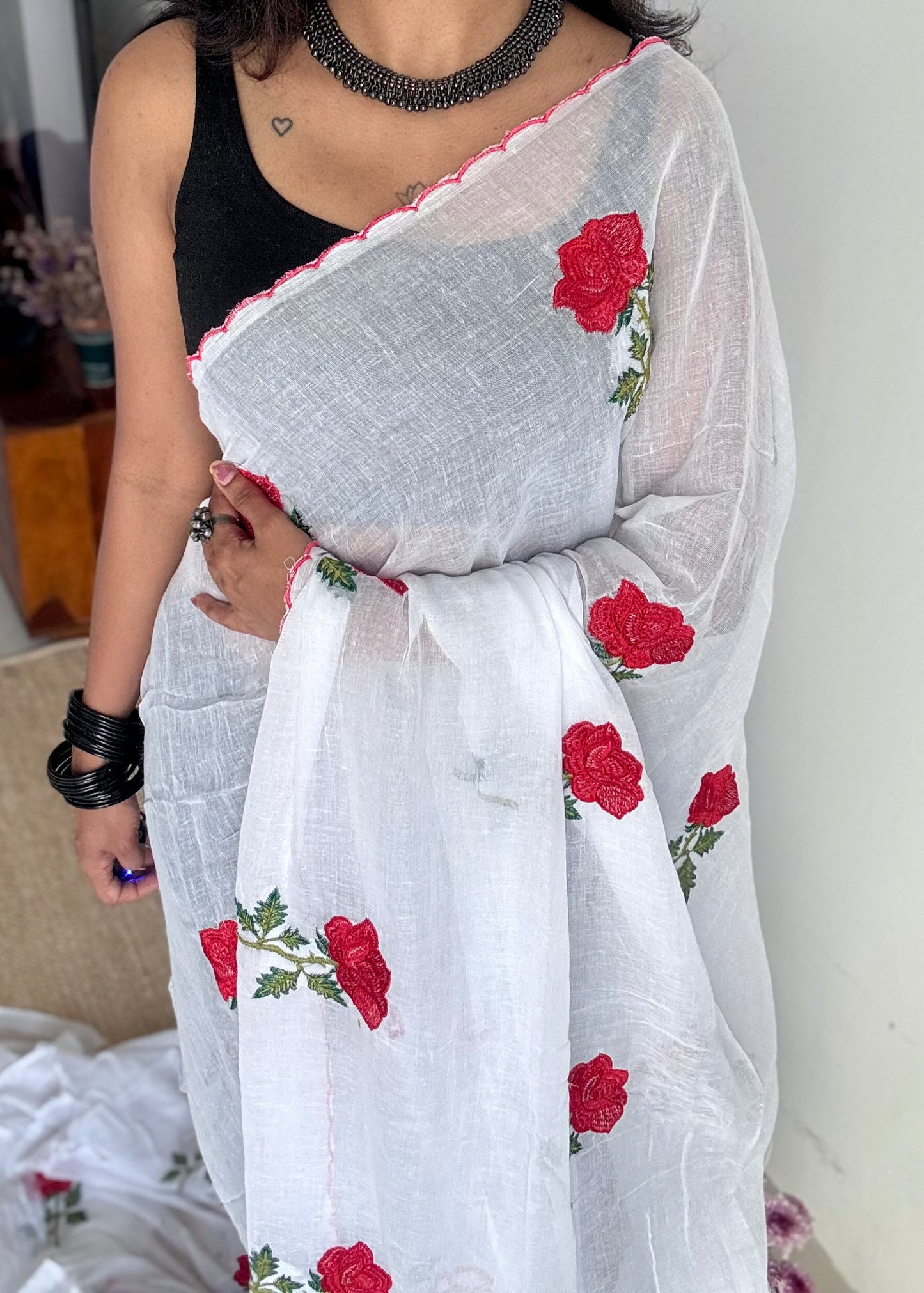 White with red roses, scalloped border, mul cotton - YCBCJULSC01