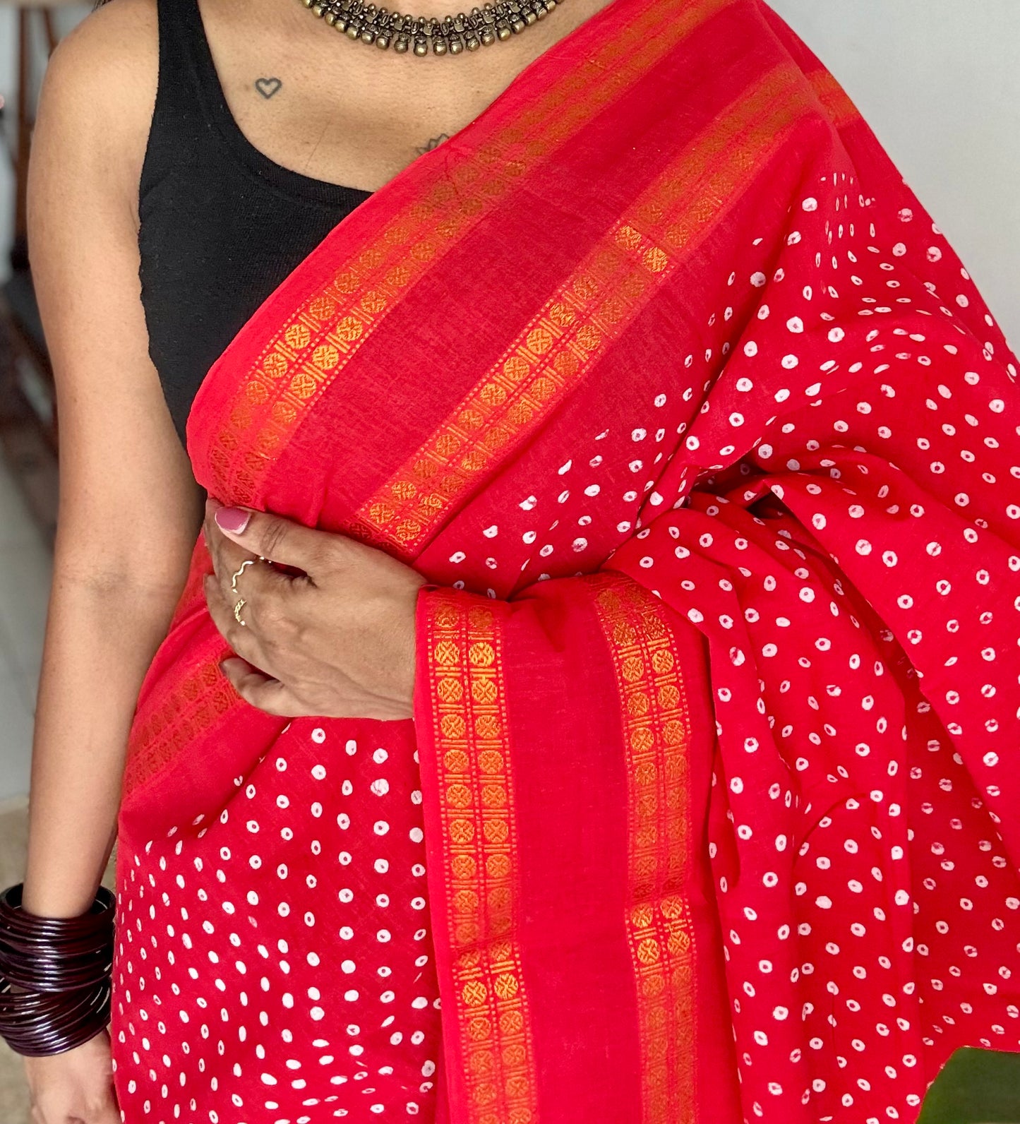 Chilli red, wax dot printed sungudi, kattuchayam dyed madurai cotton - YCCOTNMSAP155