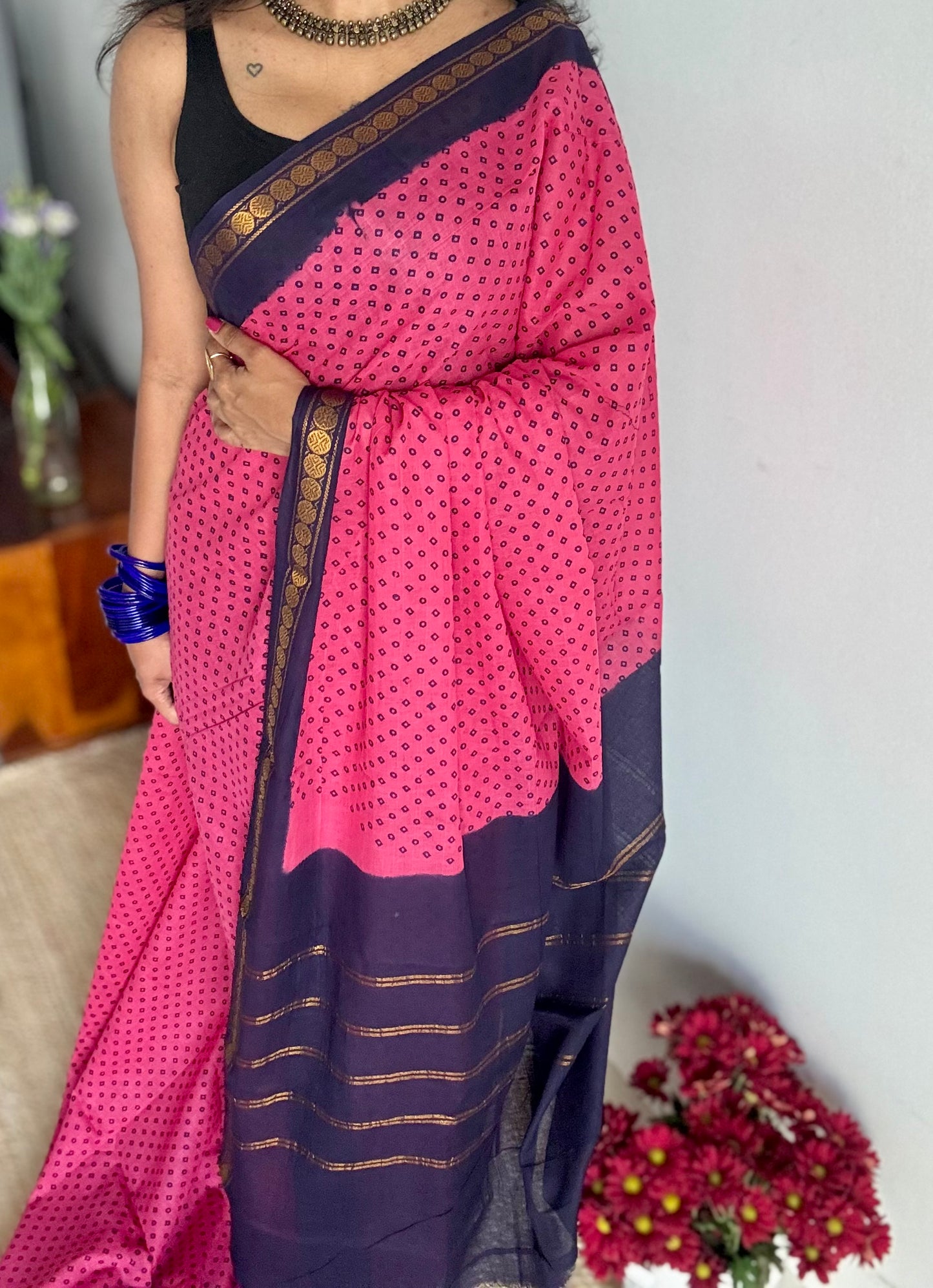 Dark pink with navy blue border sungudi, kattuchayam dyed, madurai cotton - YCCOTNSEMS102