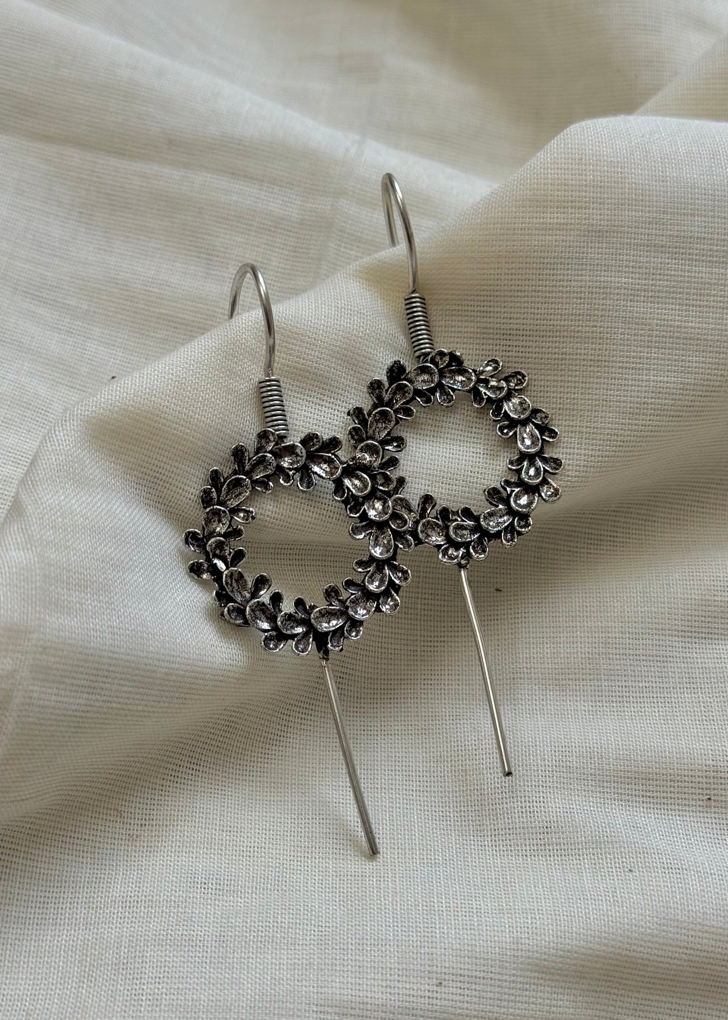 Oxidised silver, floral earcuff - YCOSEEC290