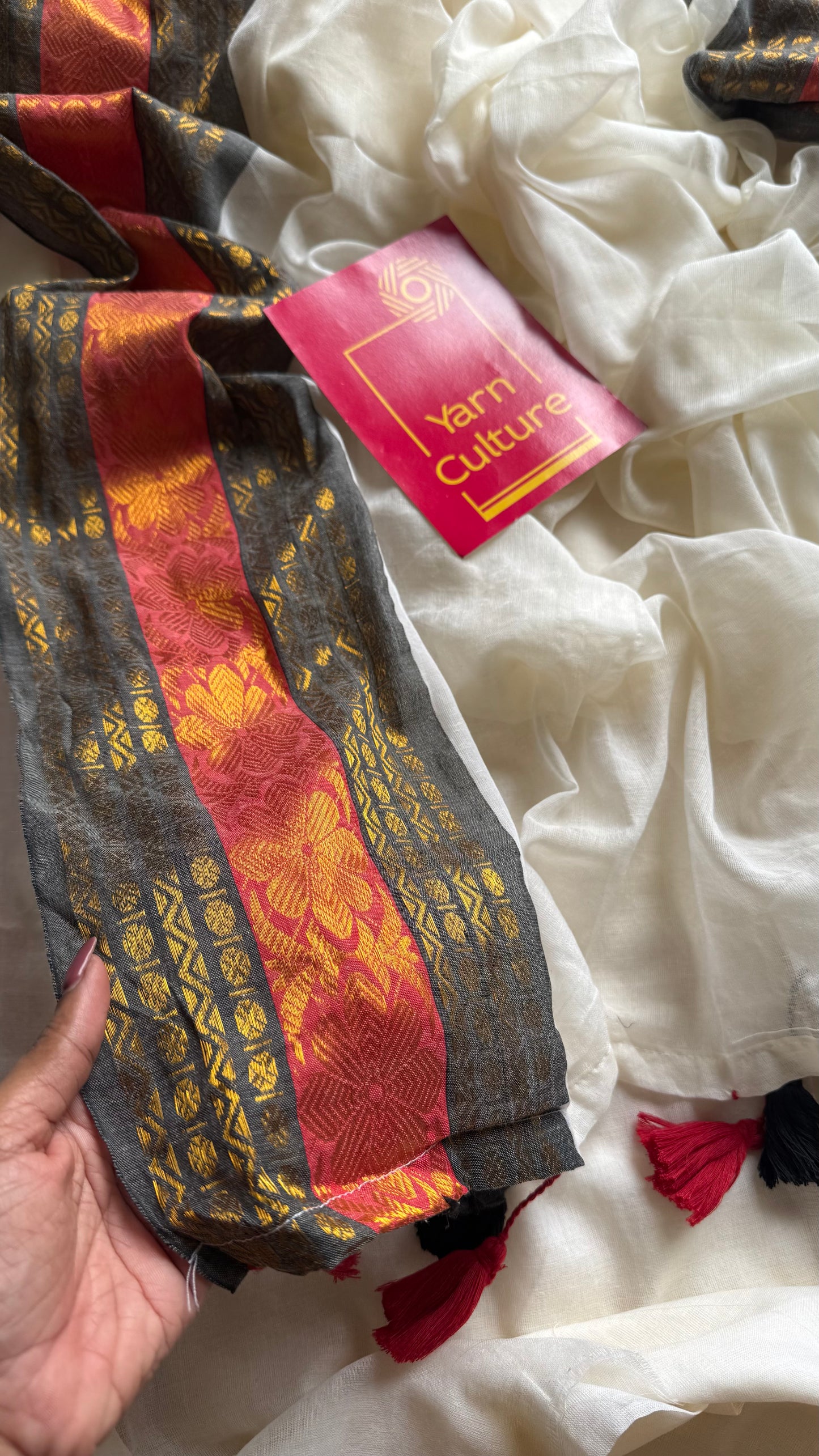 Ivory mul saree, dark grey and red kanchi border - YCIEON154