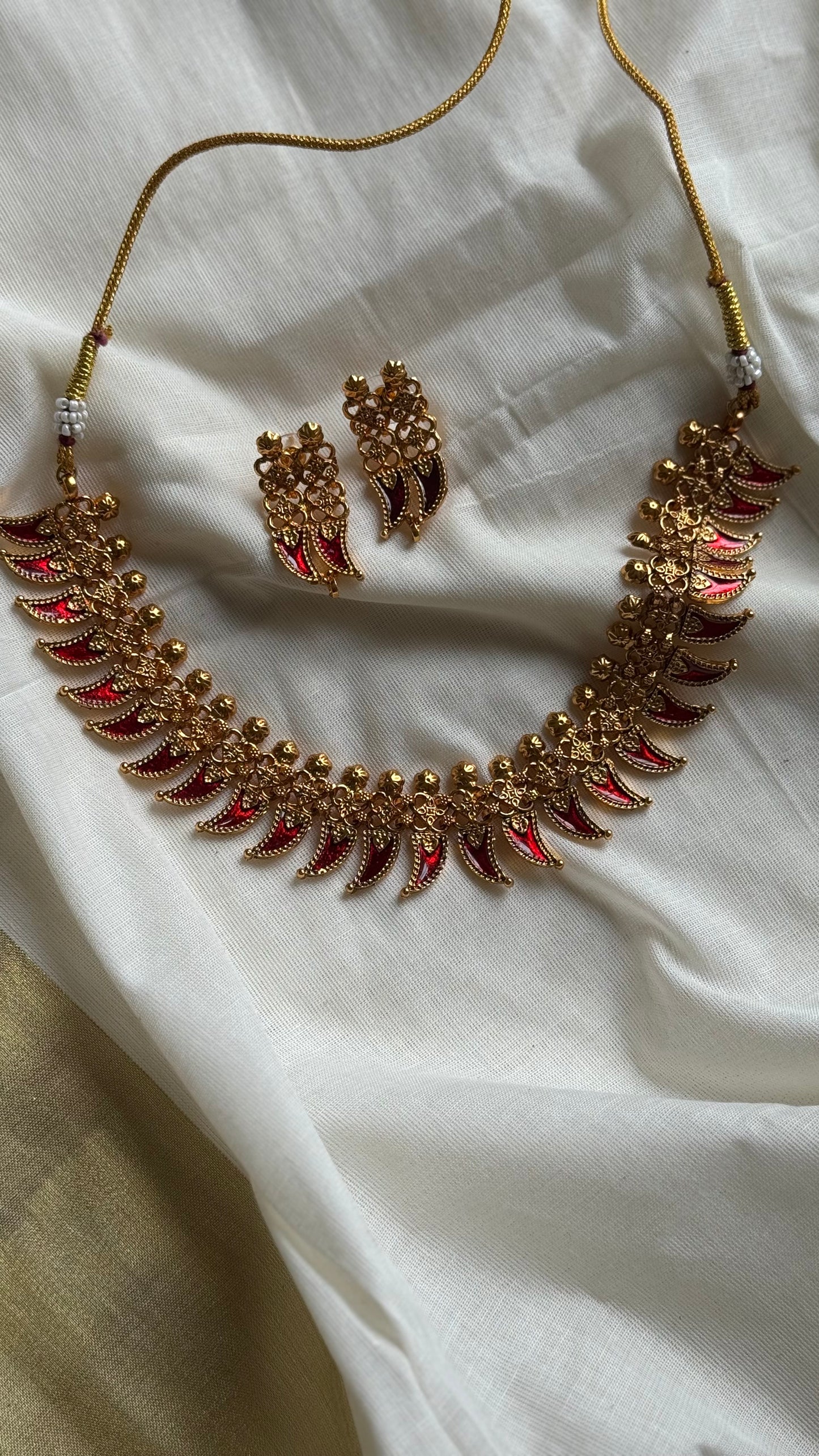 Red palakka neckpiece, with earrings - YCAGC240