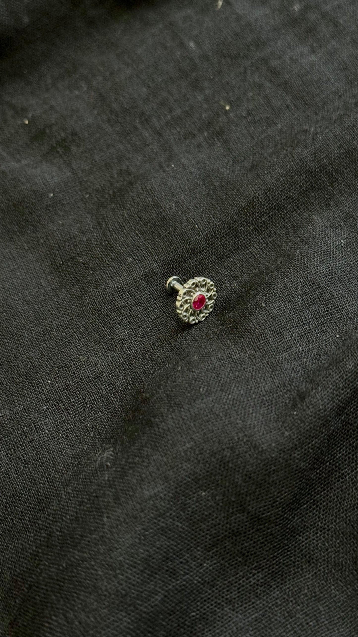 Floral round nose pin, red stone in pure silver - YCNPP16