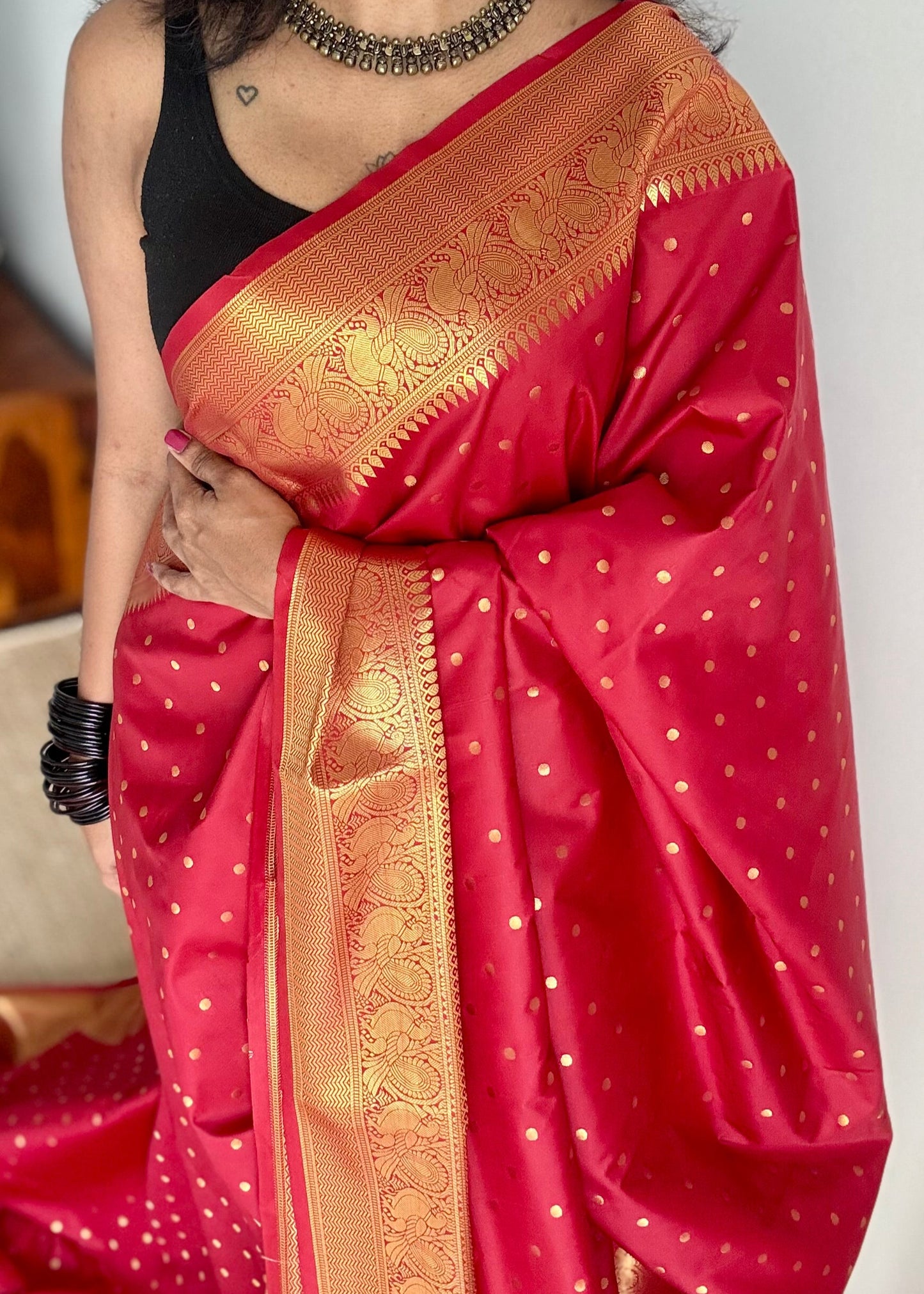 Thousand gold buttas, red, semi-silk - YCCOTNAUSS57