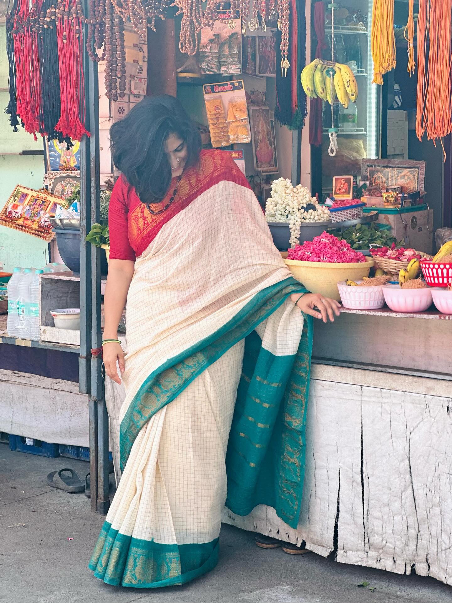 Chinnu: Sungudi cotton checks, ivory gold base, turquoise and red dual tone border, soft cotton - YCONCOTN215
