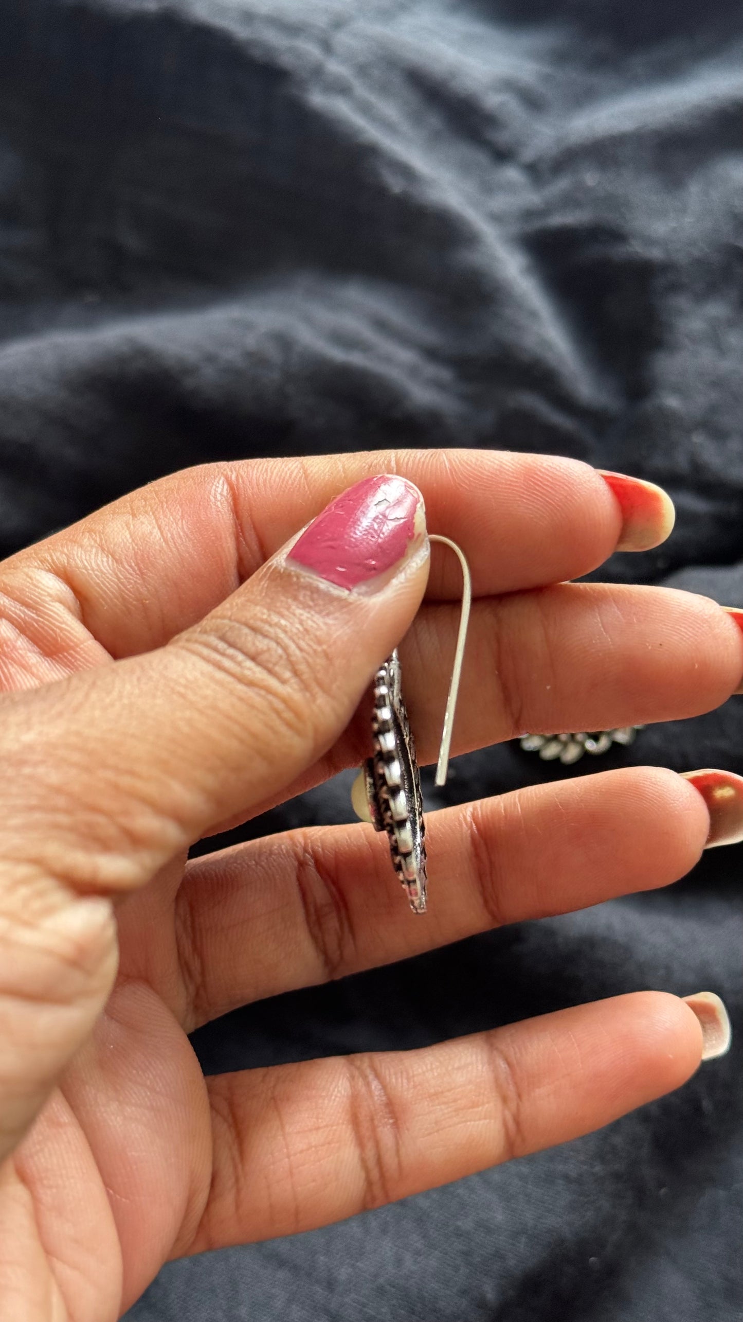 Bugadi clip-on (non pierced), white bead, oxidised silver - YCOSBU716