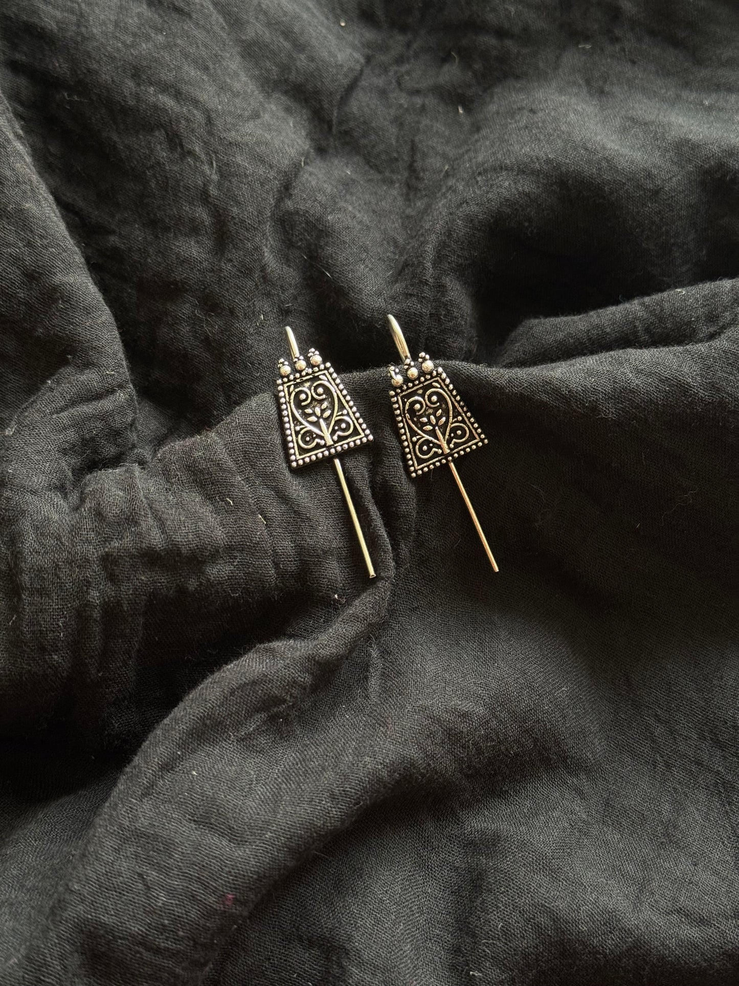 Oxidised silver, patterned earcuff - YCOSEC575