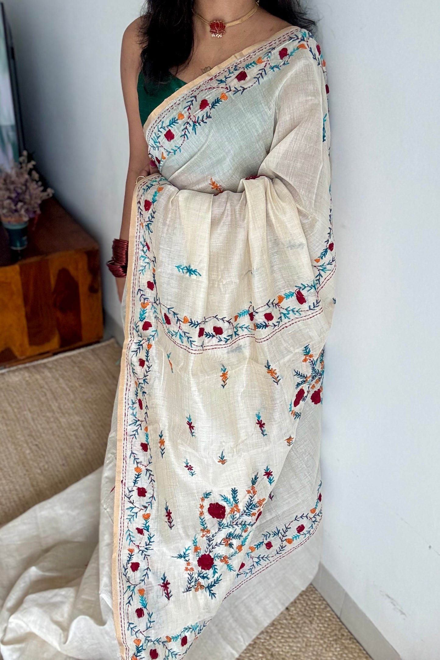Ivory maheshwari cotton silk blend with red and blue floral kantha threadwork - YCBLJULMK03