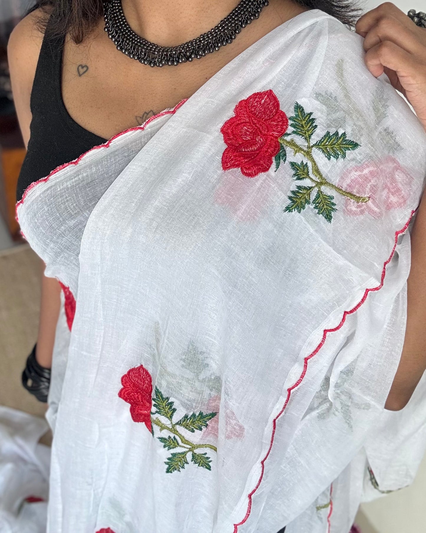 White with red roses, scalloped border, mul cotton - YCBCJULSC01