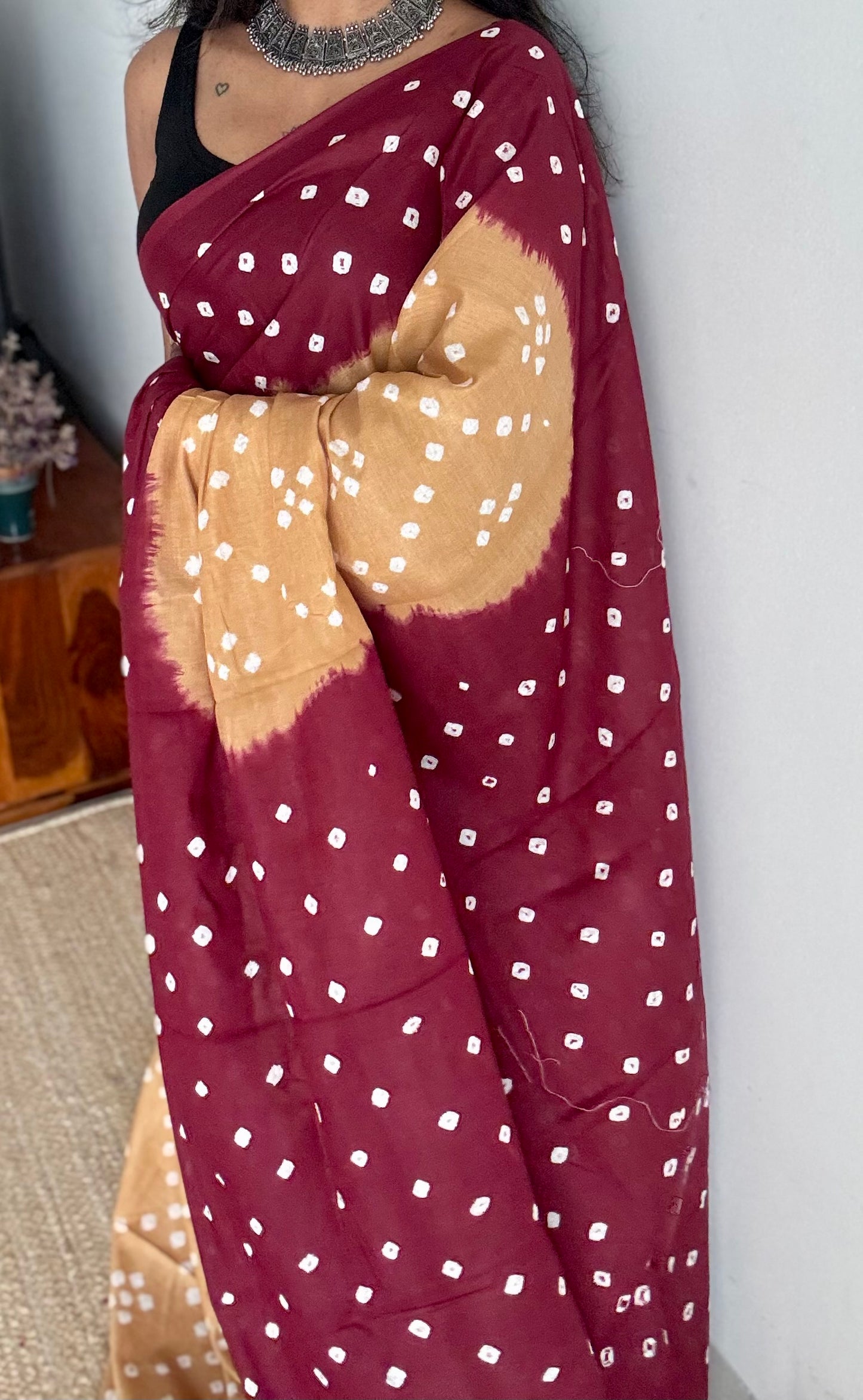 Beige with maroon Sungudi/Bandhani, soft cotton - YCCOTNSEMS78