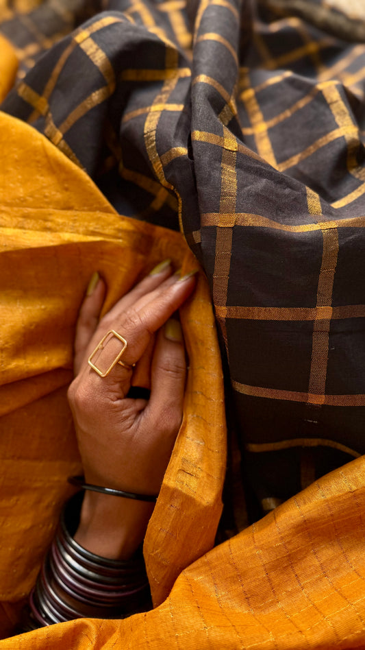 Minmini (மின்மினி) : yellow with black, sungudi cotton - YCENOID07