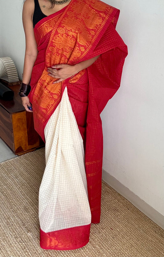 Chilli red with ivory and red border, sungudi cotton half-half saree - YCCOTNIDMA294