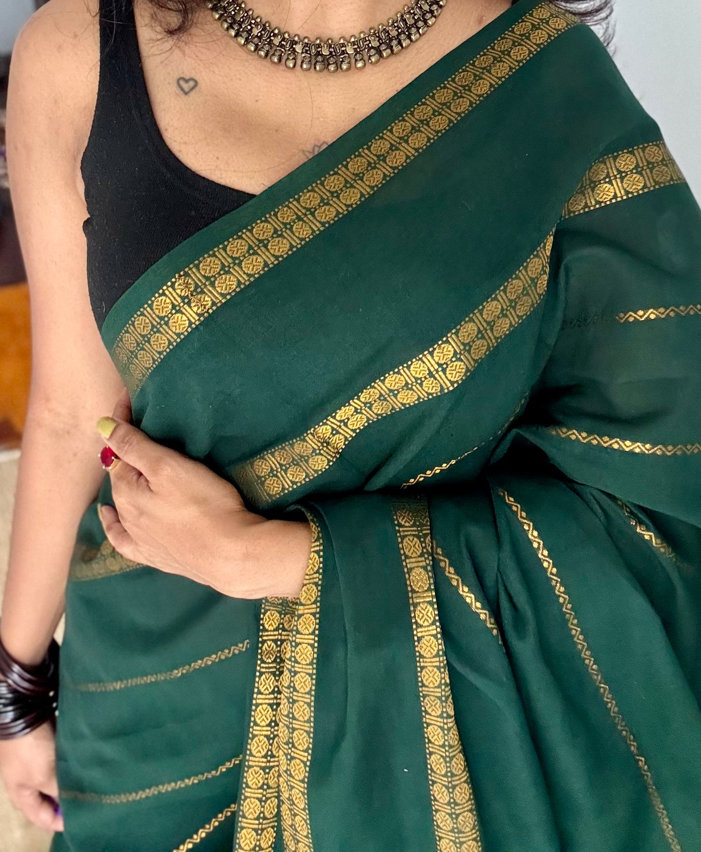 Dark green veldhaari with rettaipet border, kattuchayam dyed, madurai cotton - YCCOTNSEMS89