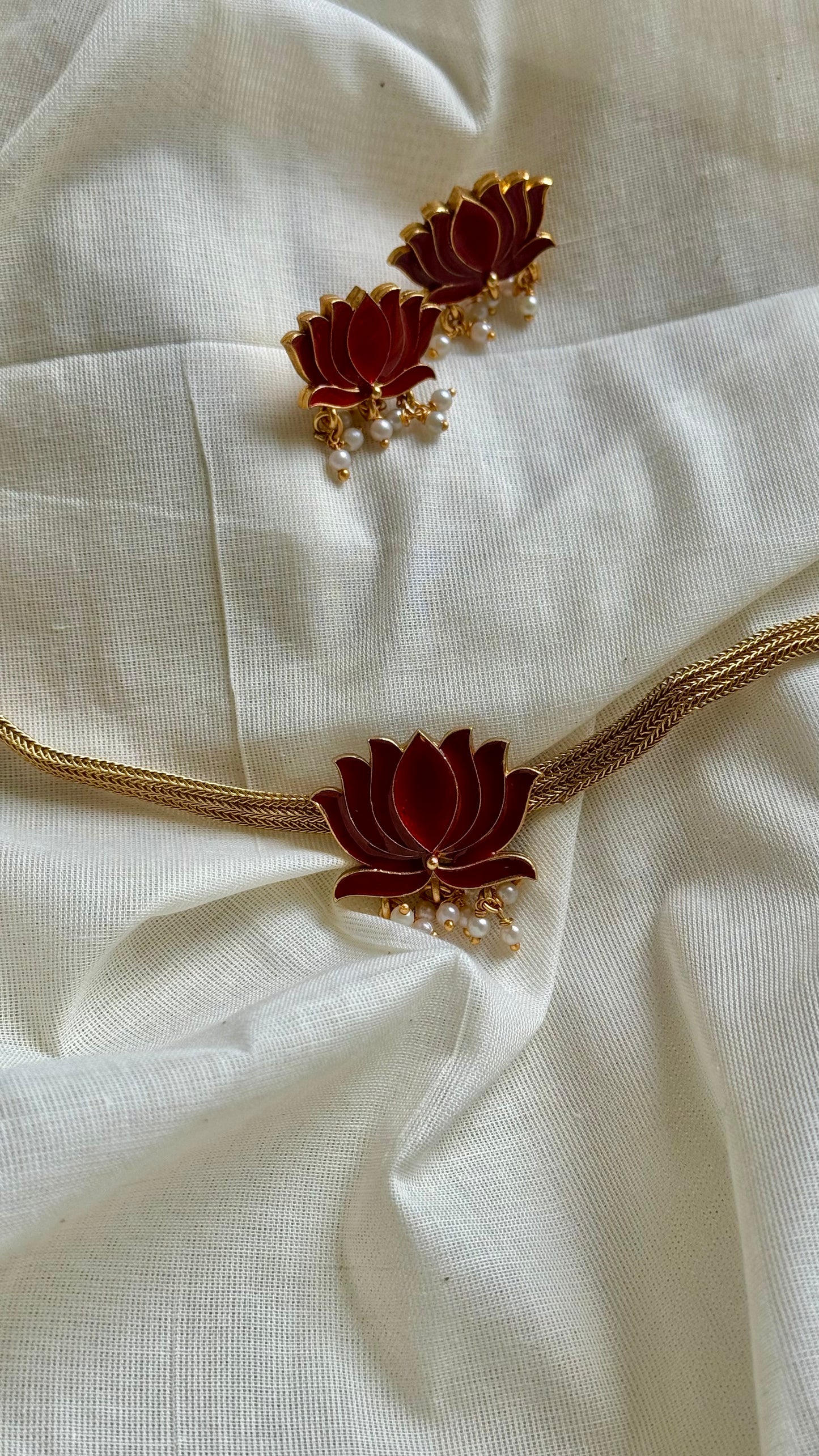 Red lotus attigai with earrings - YCAGC123