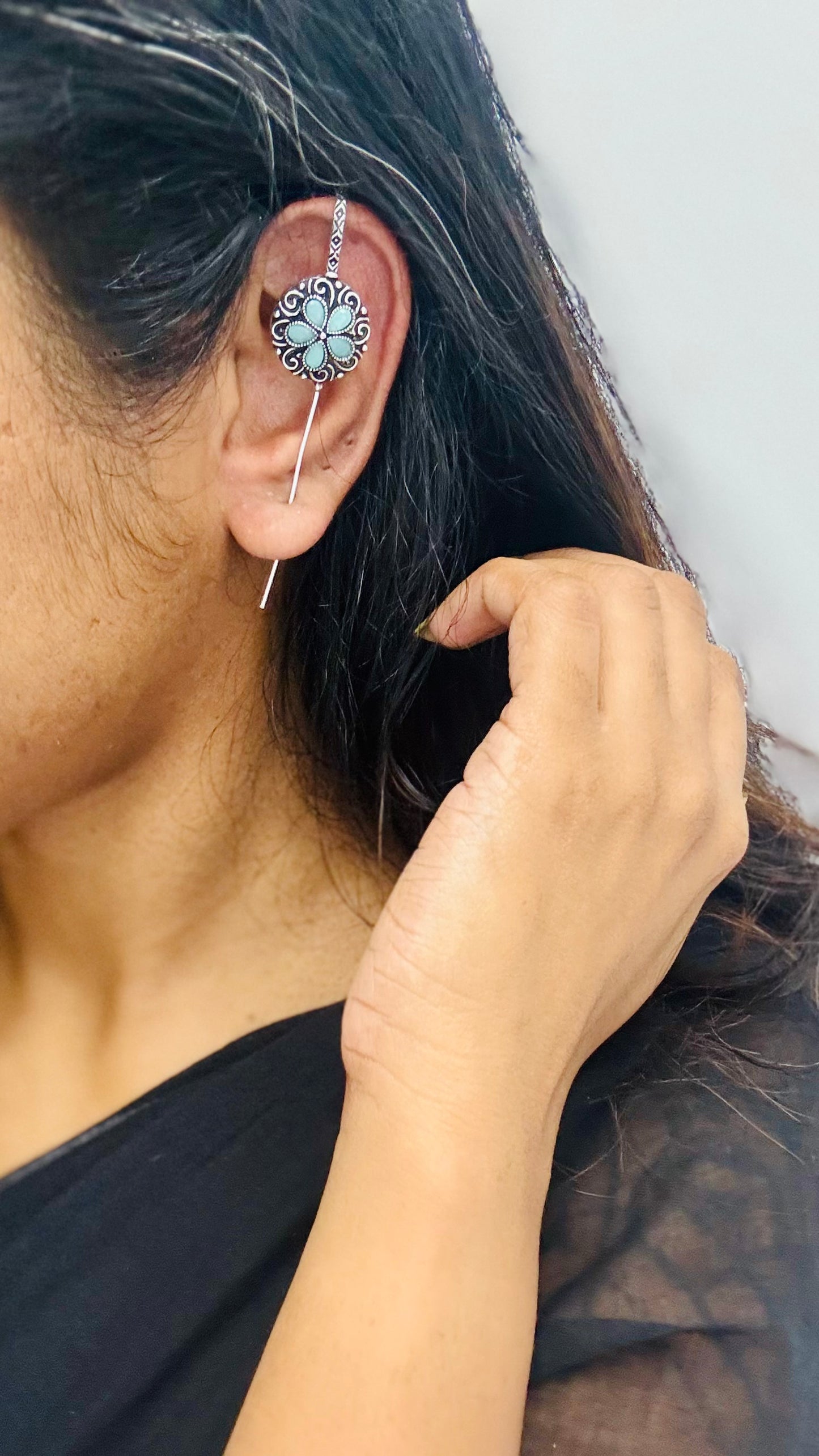 Oxidised silver, powder blue stone, round floral earcuff - YCOSEEC300