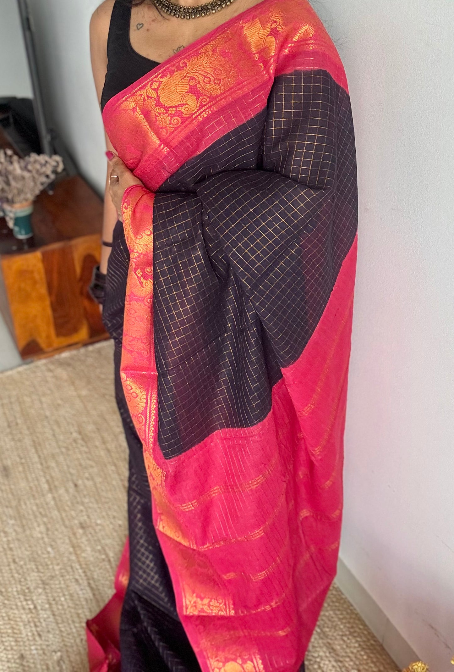 Black with pinkish red checkered sungudi, madurai cotton - YCCOTNOCSC23