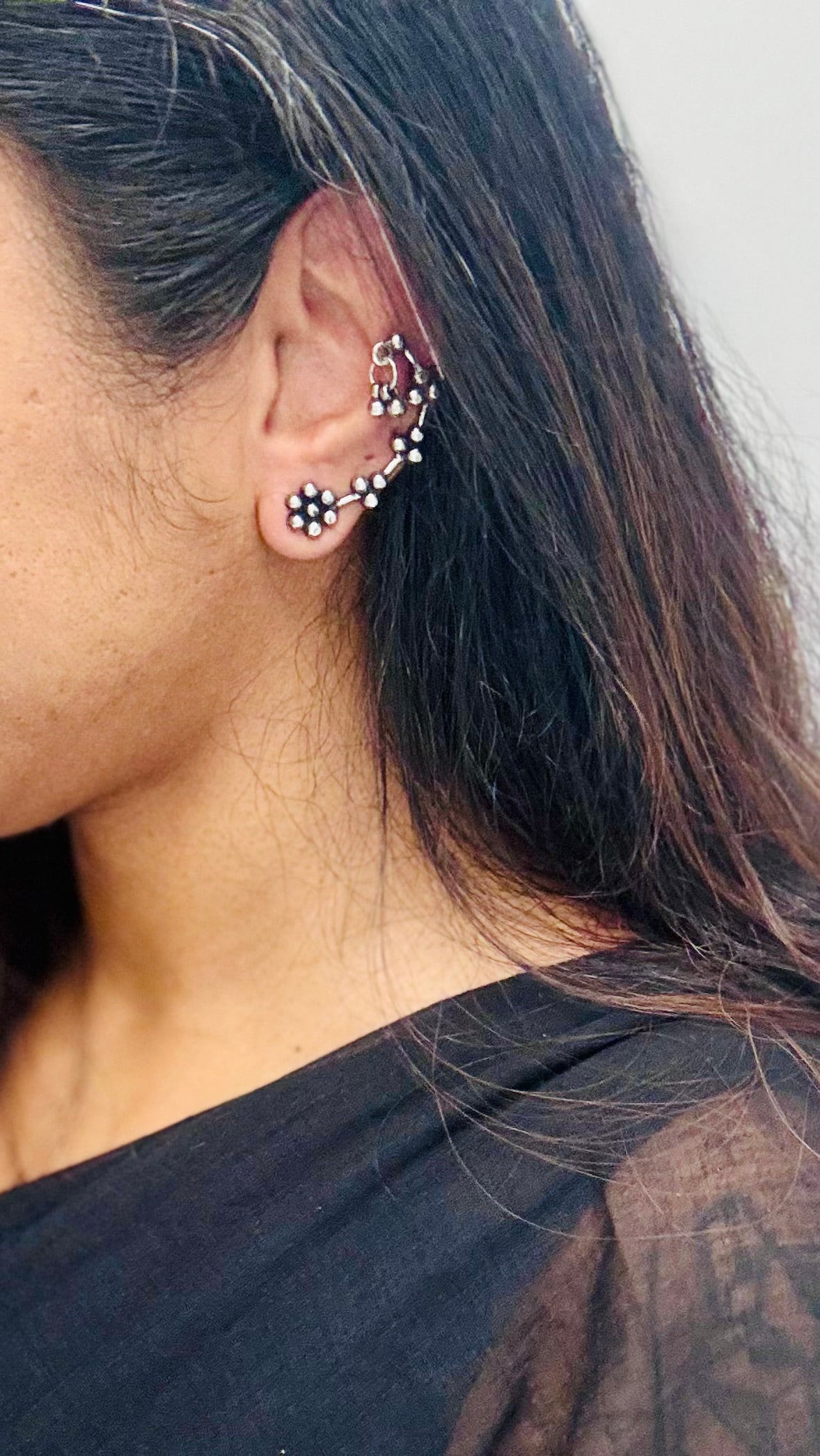 Oxidised silver, floral patterned earcuff - YCOSEEC292