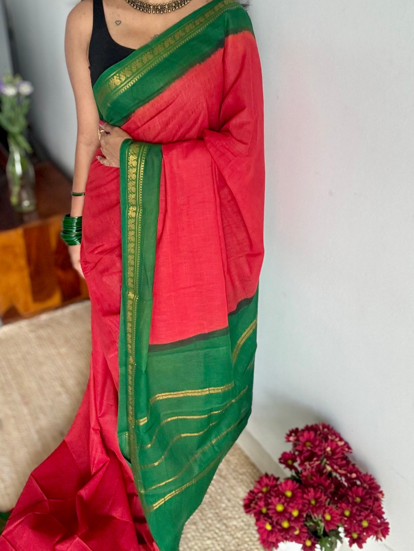 Red with green border sungudi, kattuchayam dyed, madurai cotton - YCCOTNSEMS101