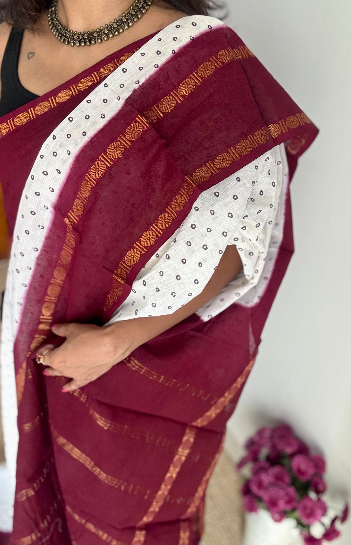 White with maroon sungudi motif and rudraksham border, madurai soft cotton - YCCOTNAUSC01