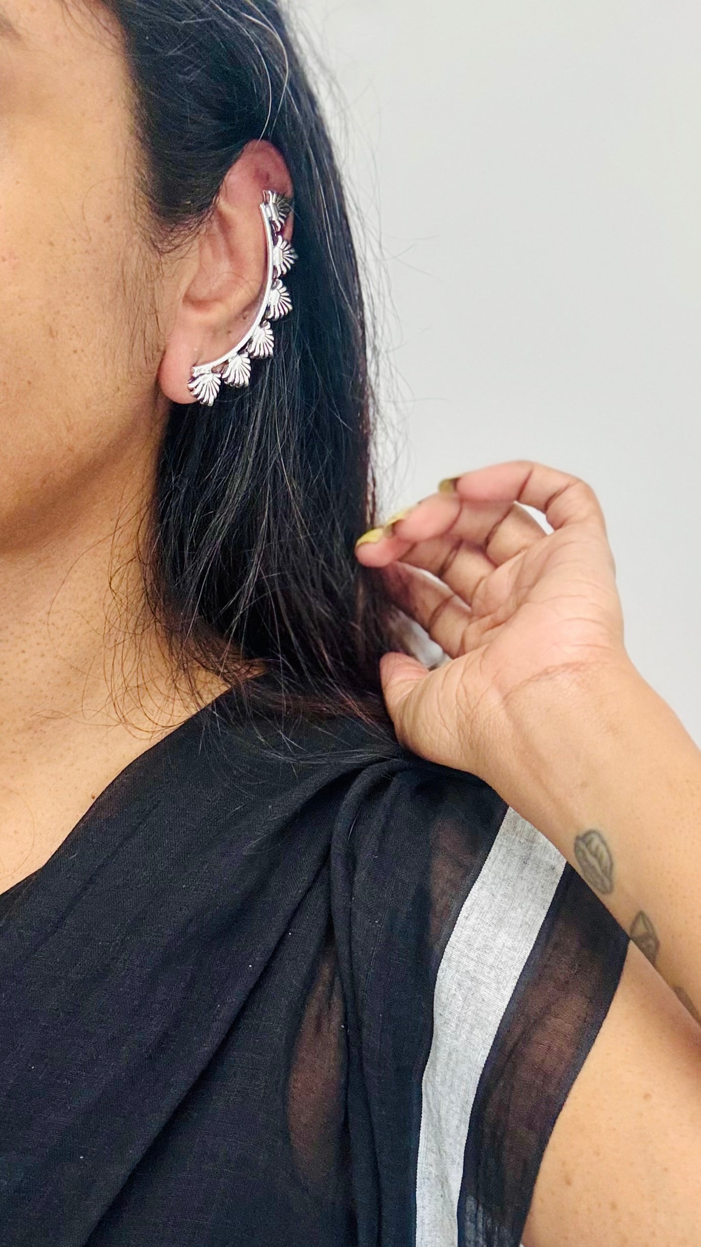 Oxidised silver, patterned earcuff - YCOSEEC304