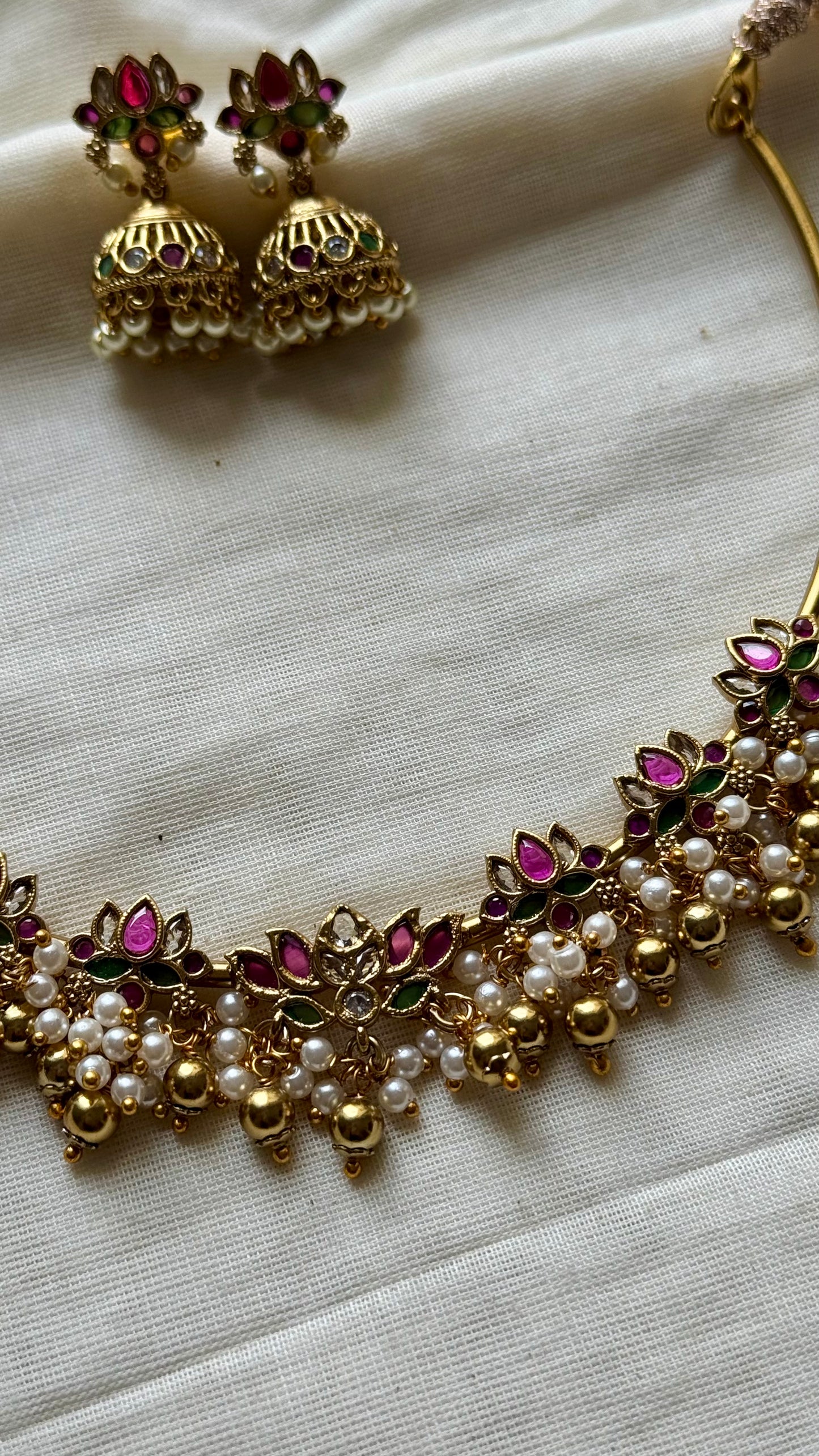 Antique gold lotus hasli, with earrings - YCAGNP266