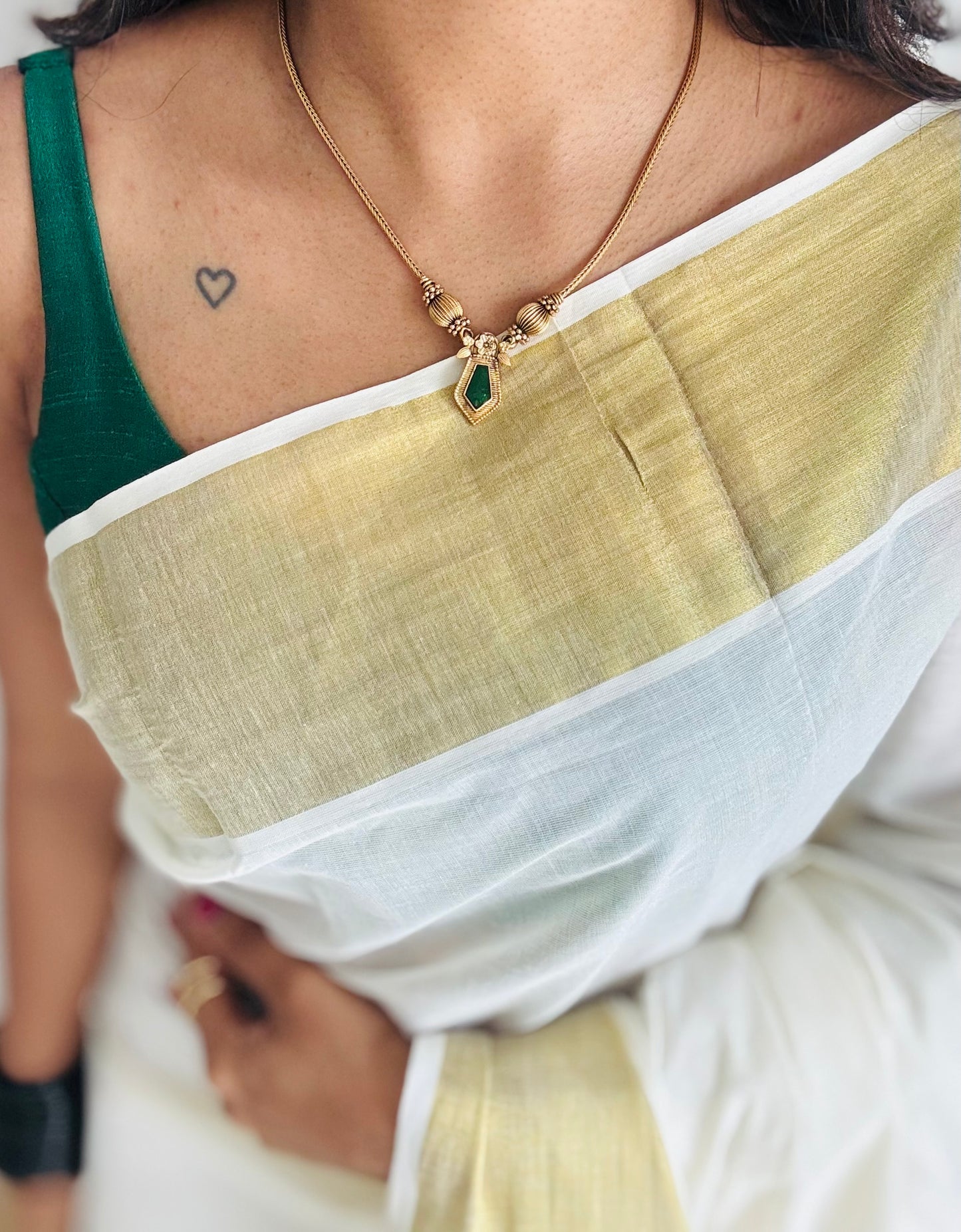 Green pendant, in antique gold chain, with stud earrings - YCAGC126