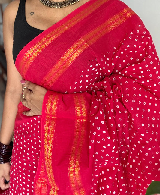 Red, wax dot printed sungudi, kattuchayam dyed madurai cotton - YCCOTNMSAP153