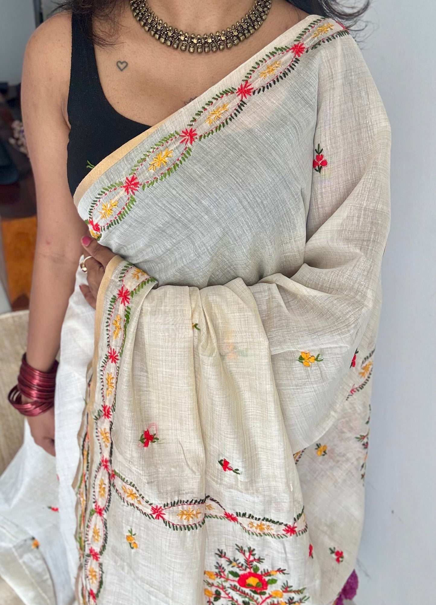 Ivory maheshwari cotton silk blend with bright red floral kantha threadwork - YCBLAUMK09