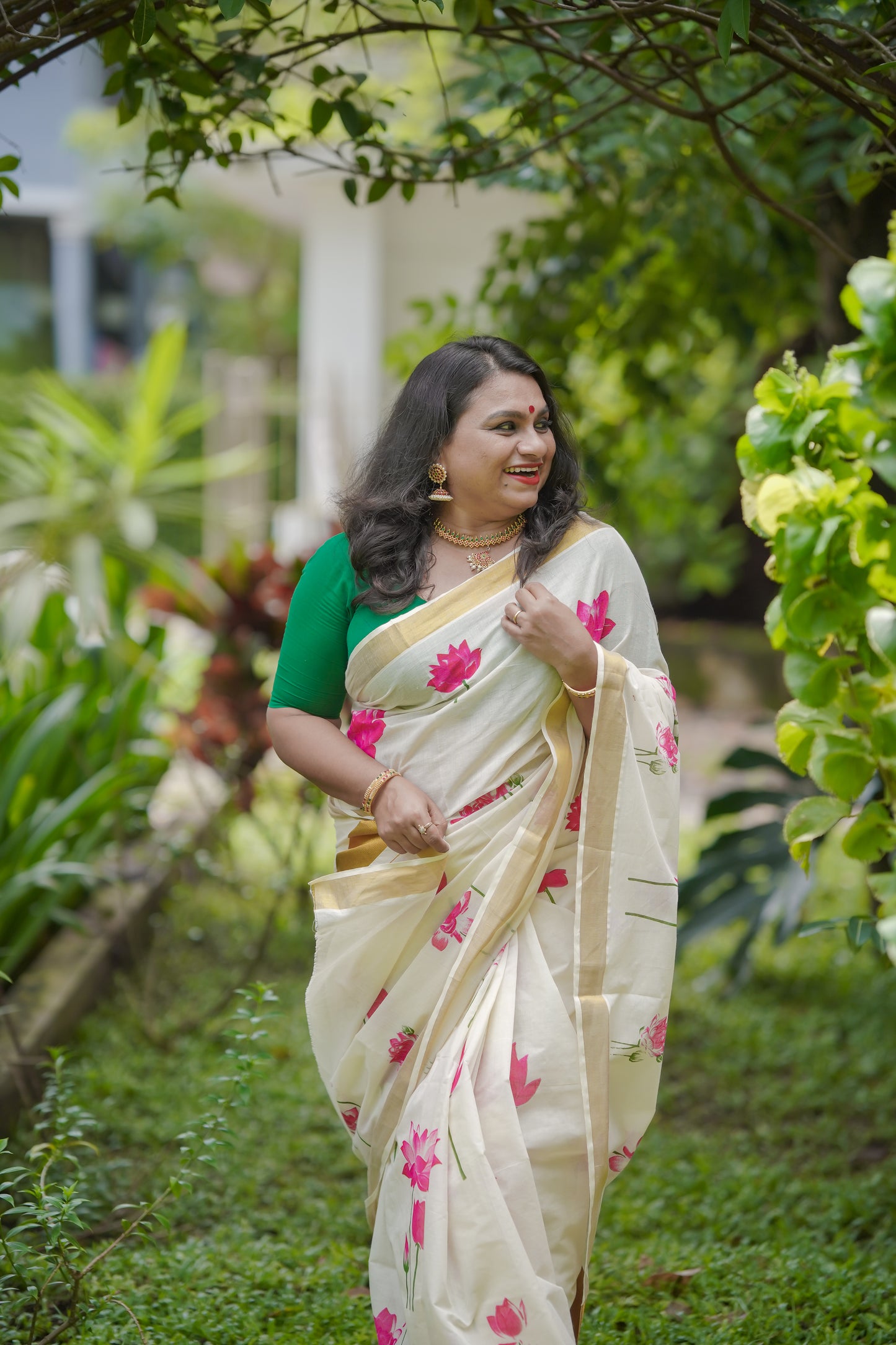Geethi : Ivory and gold with vibrant pink lotuses, Kerala cotton - YCONKCE106