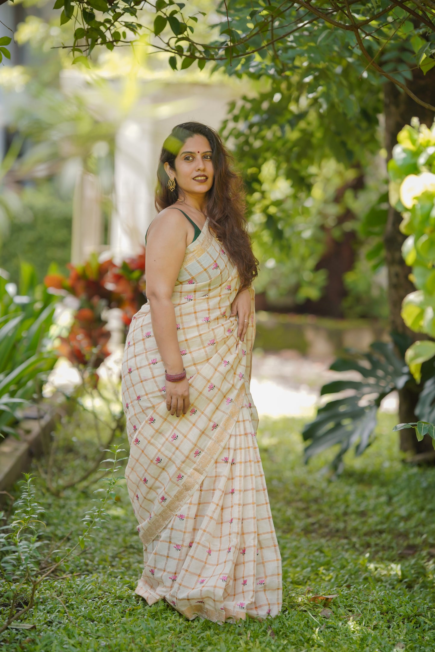 Sruthi : Thaamara Kattam - pink lotus embroidery, ivory & gold, soft cotton - YCONKCE273