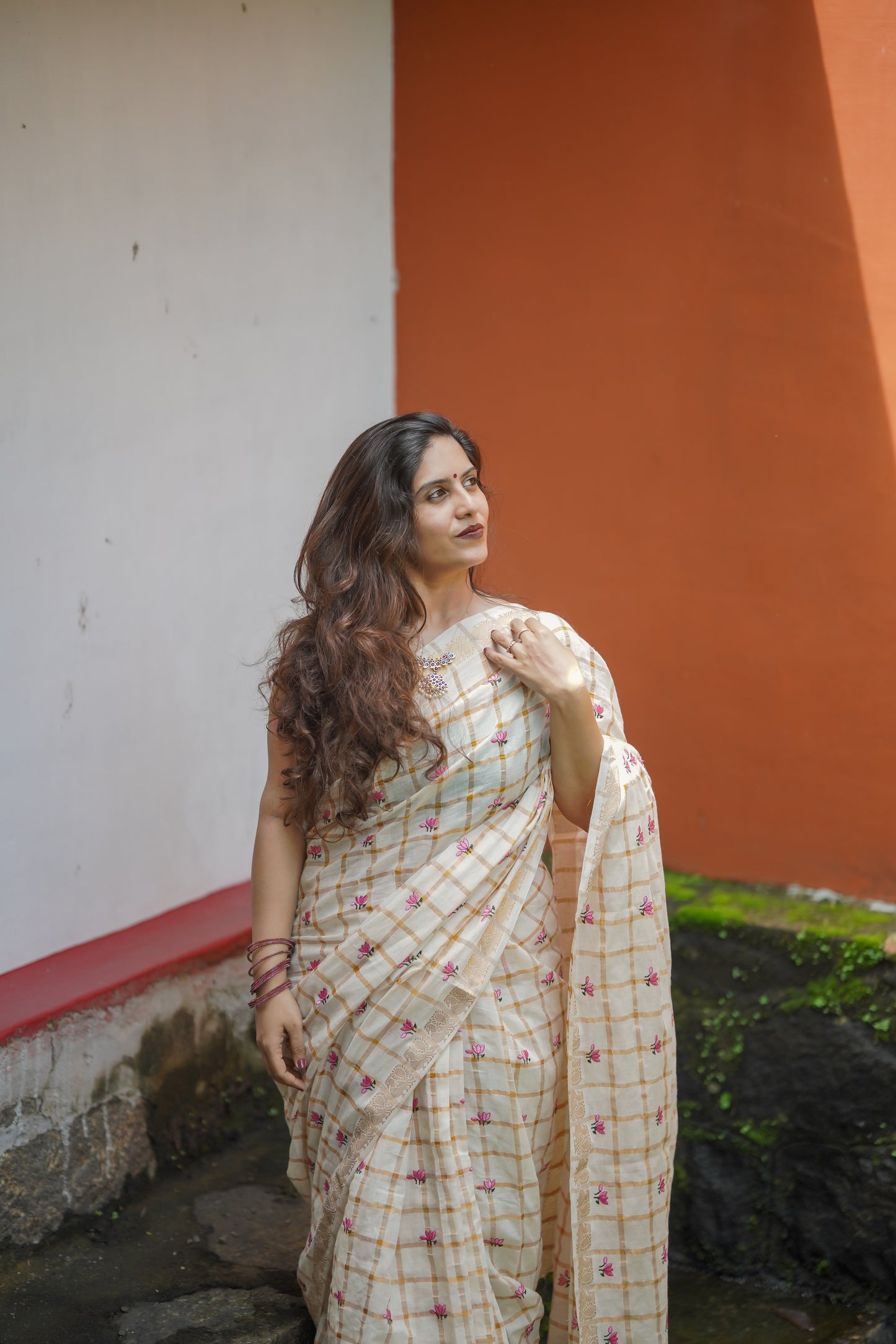 Sruthi : Thaamara Kattam - pink lotus embroidery, ivory & gold, soft cotton - YCONKCE273