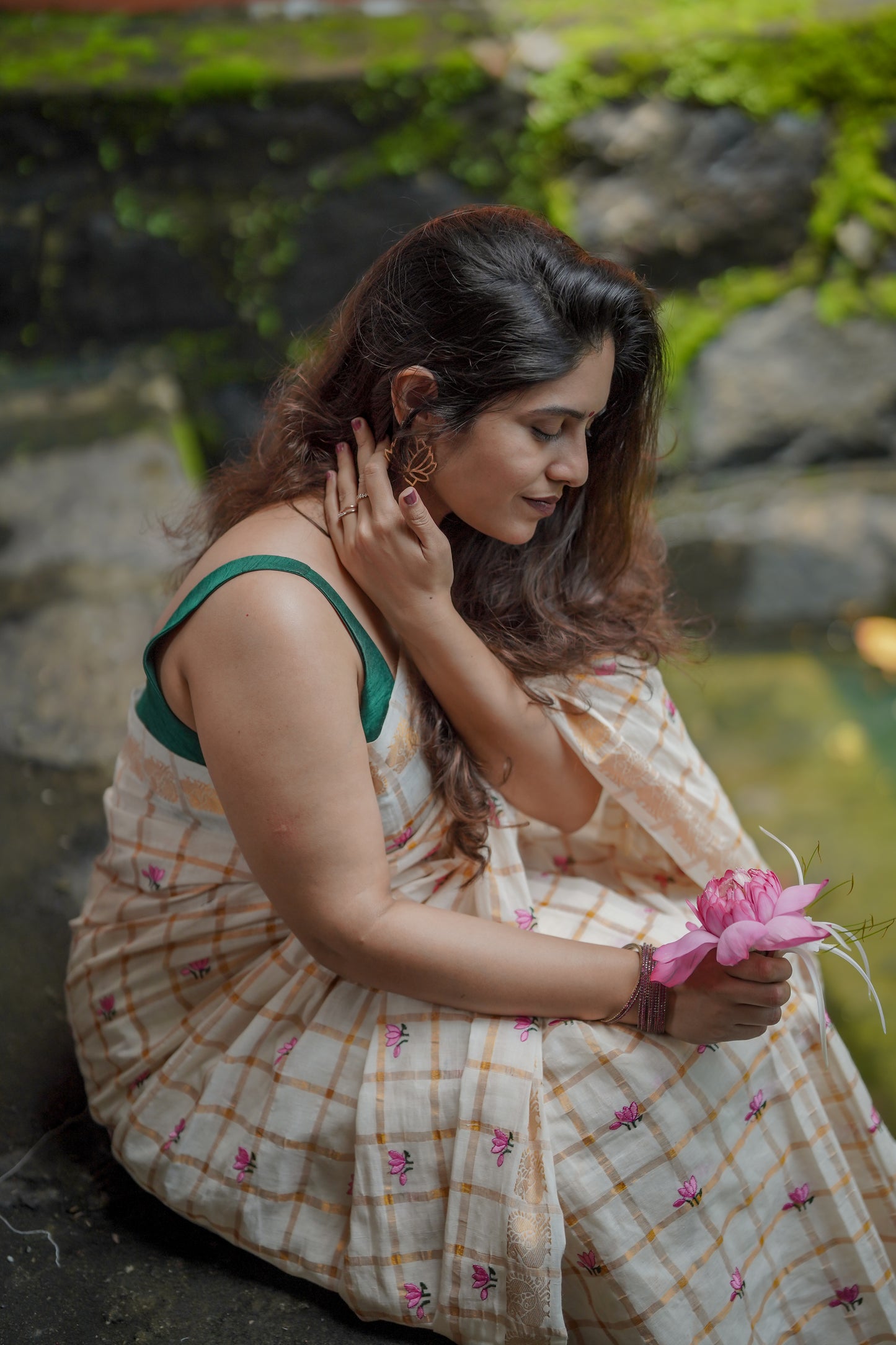 Sruthi : Thaamara Kattam - pink lotus embroidery, ivory & gold, soft cotton - YCONKCE273
