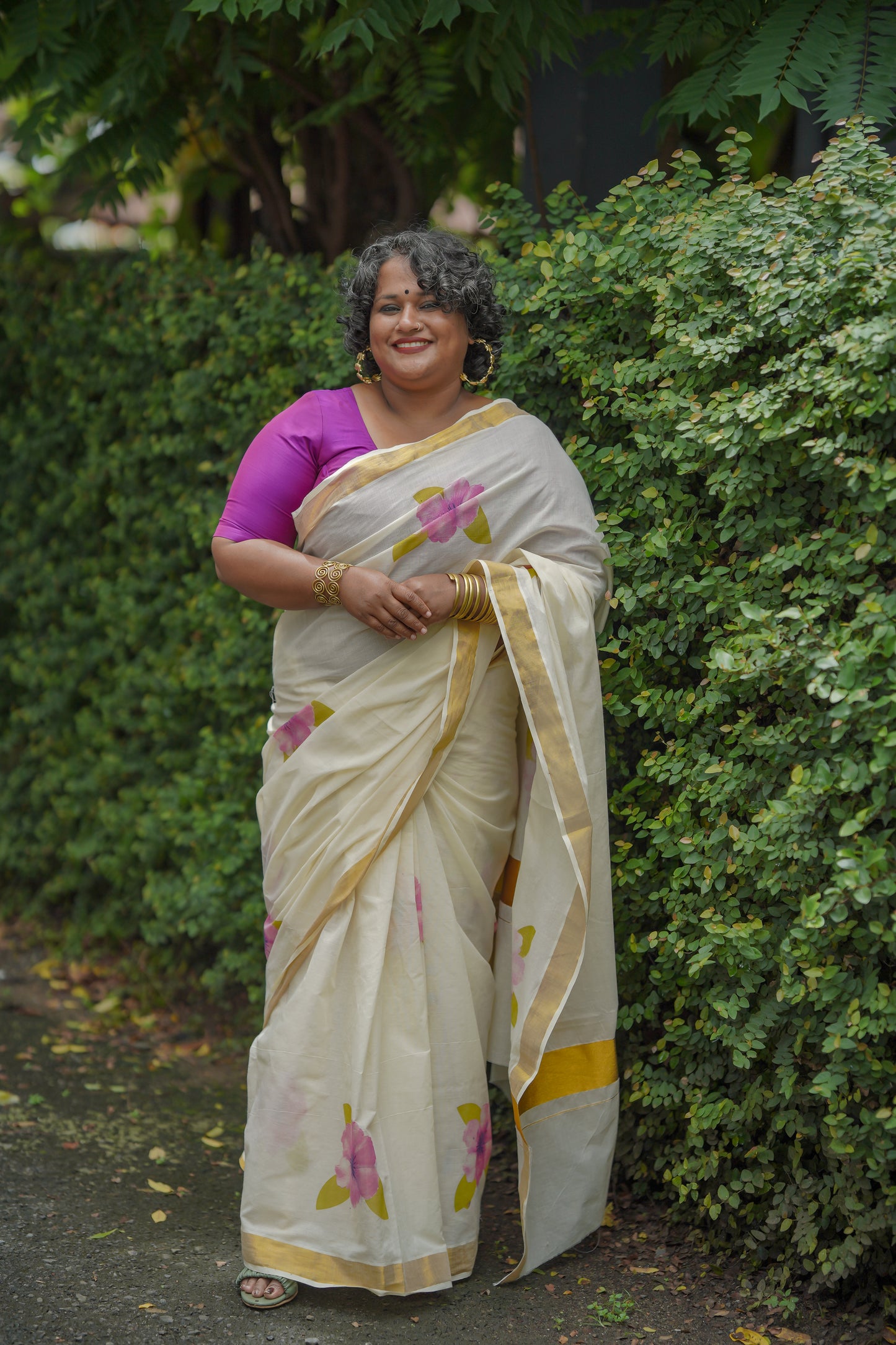 Deepa : Ivory and gold, with purple hibiscus flowers, Kerala cotton - YCONKCE131