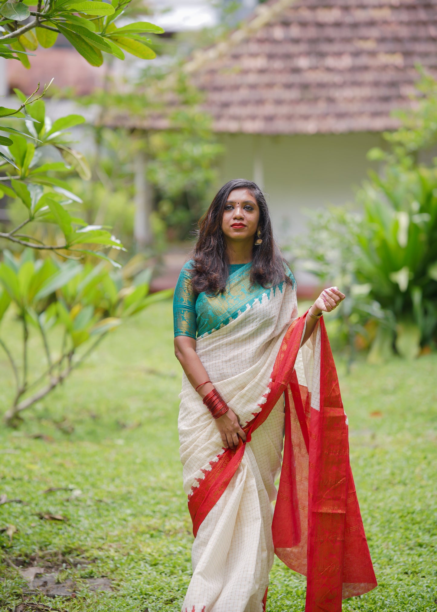 Chinnu: Sungudi cotton checks, ivory gold base, turquoise and red dual tone border, soft cotton - YCONCOTN215