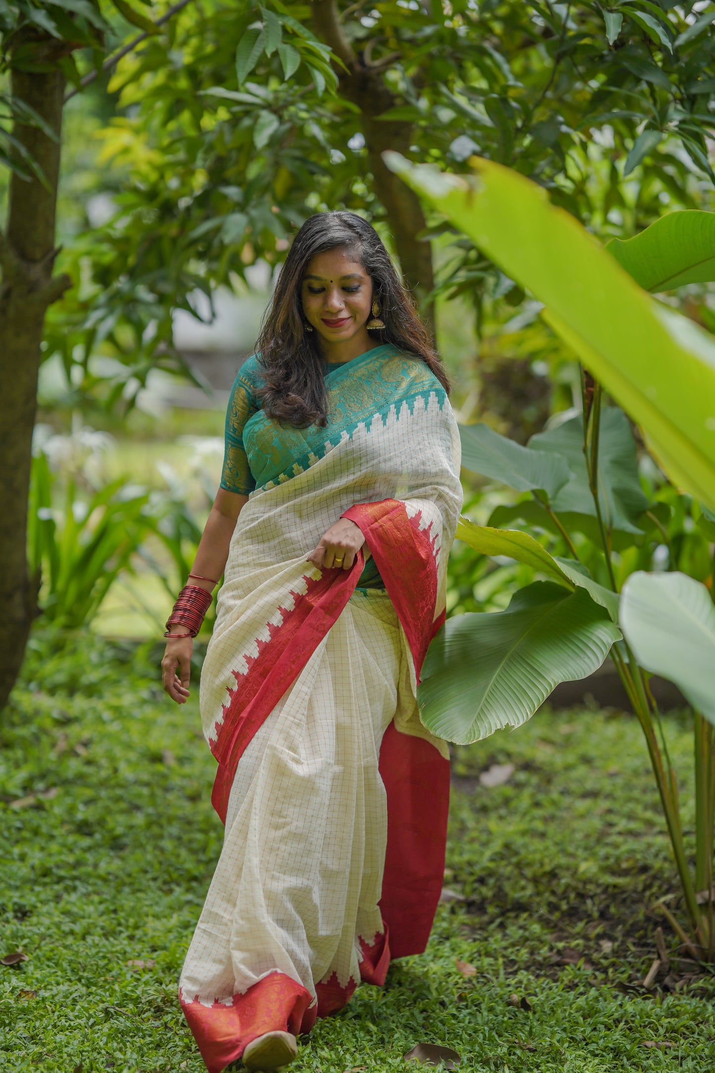 Chinnu: Sungudi cotton checks, ivory gold base, turquoise and red dual tone border, soft cotton - YCONCOTN215