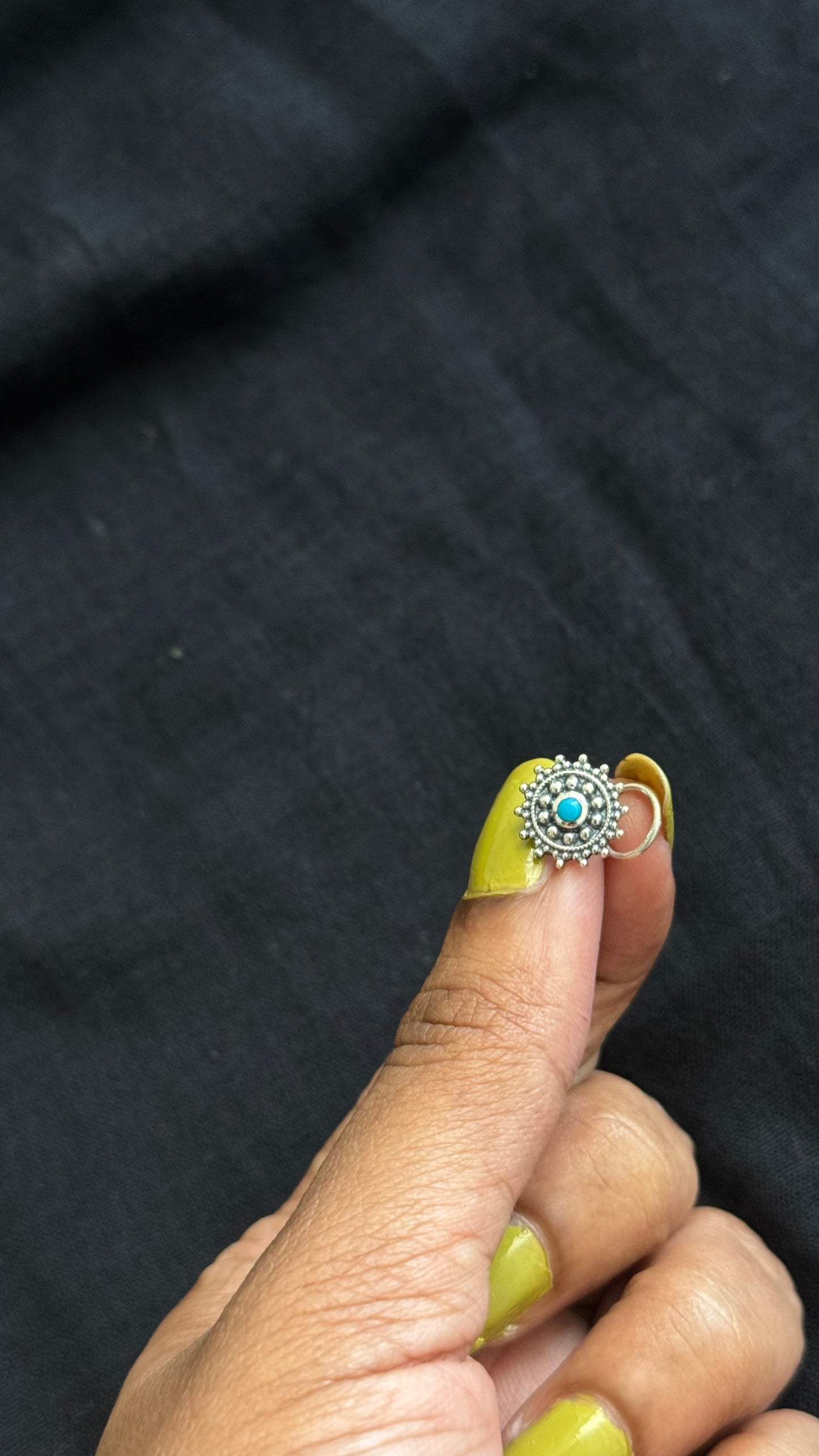 Floral round nose pin, green stone in silver - YCNPP35