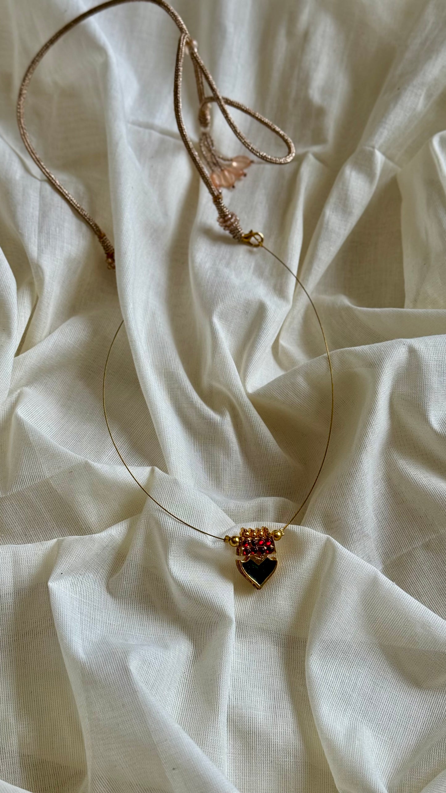 Single palakka pendant in invisible chain - YCAGC107