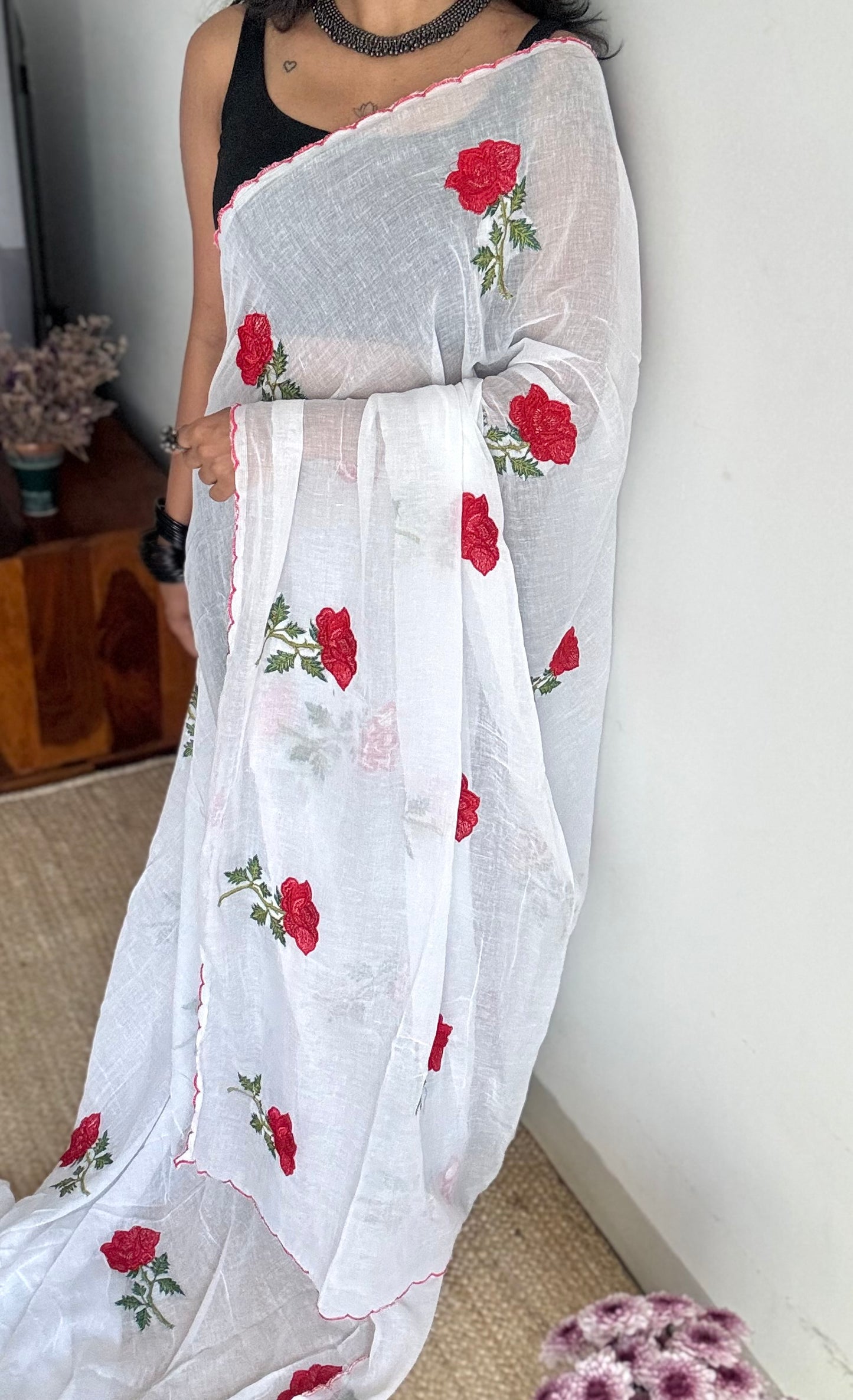 White with red roses, scalloped border, mul cotton - YCBCJULSC01