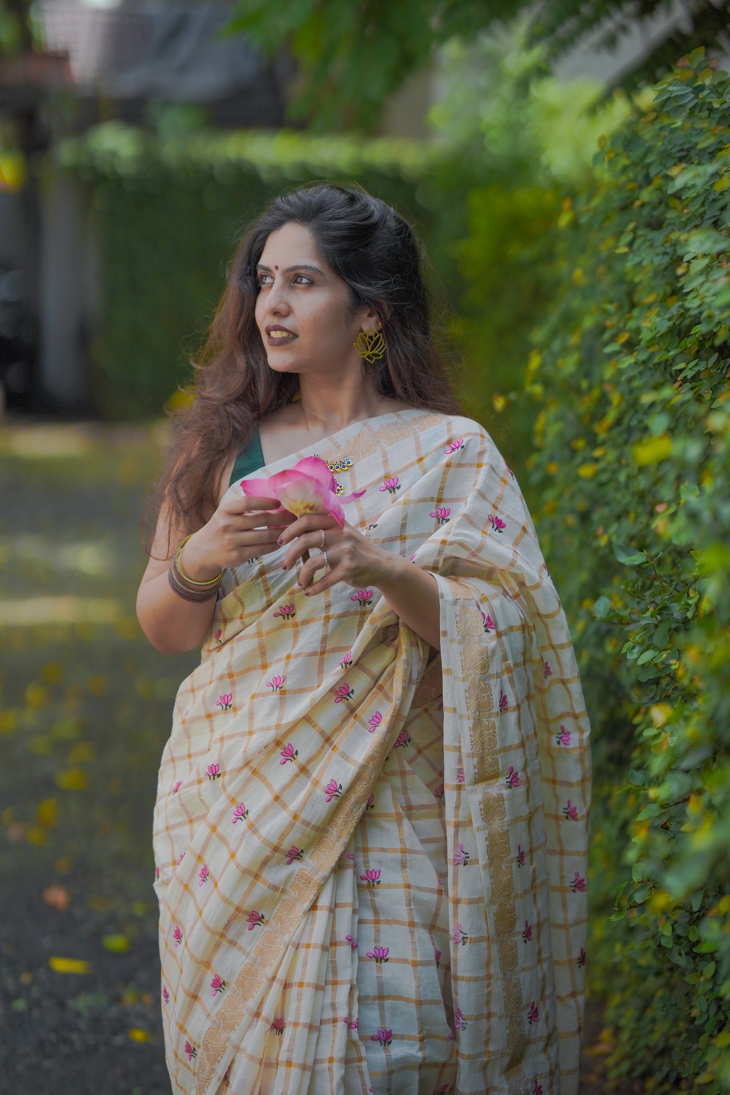 Sruthi : Thaamara Kattam - pink lotus embroidery, ivory & gold, soft cotton - YCONKCE273