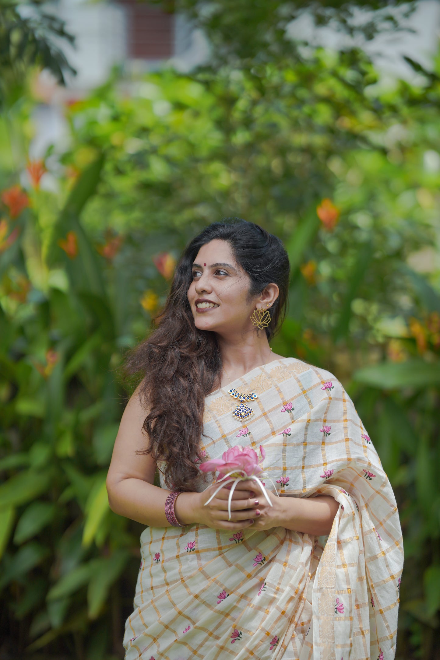 Sruthi : Thaamara Kattam - pink lotus embroidery, ivory & gold, soft cotton - YCONKCE273