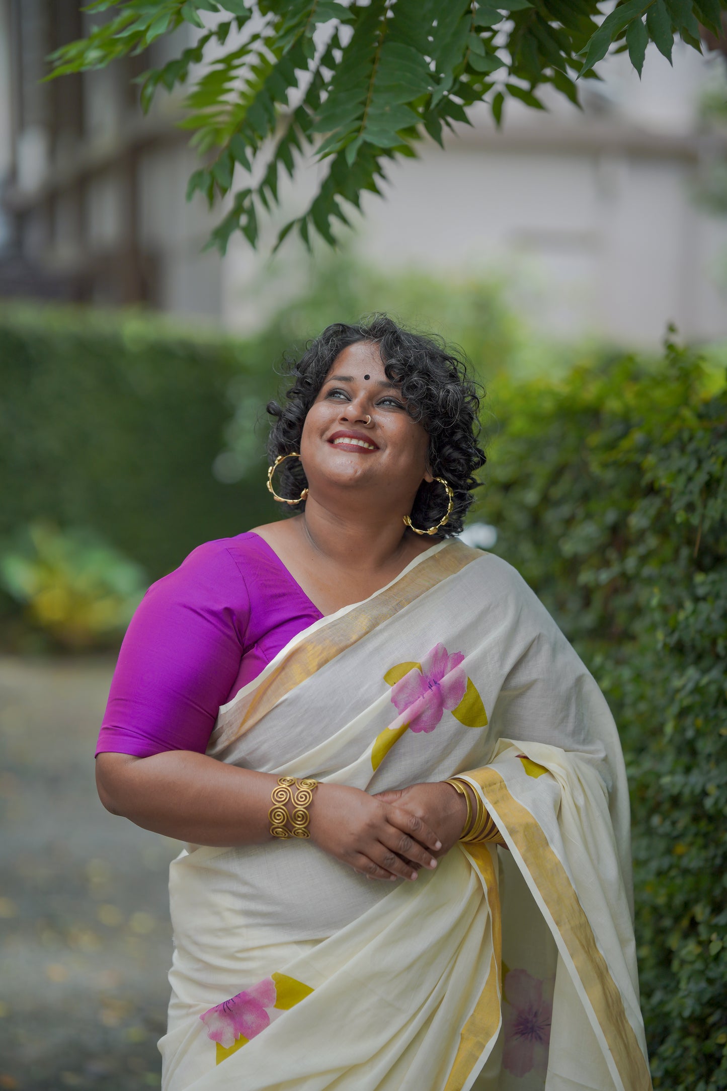Deepa : Ivory and gold, with purple hibiscus flowers, Kerala cotton - YCONKCE131