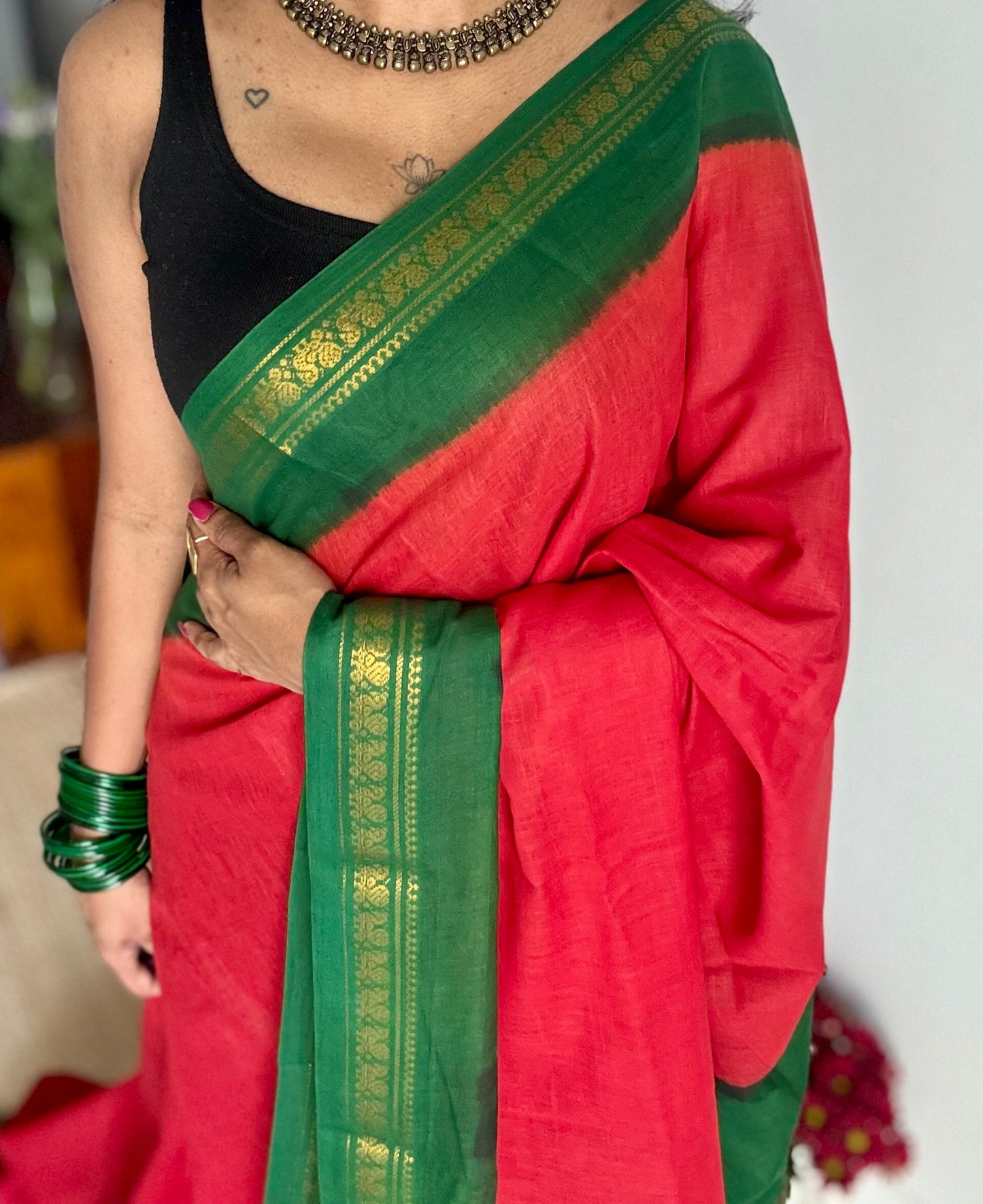 Red with green border sungudi, kattuchayam dyed, madurai cotton - YCCOTNSEMS101