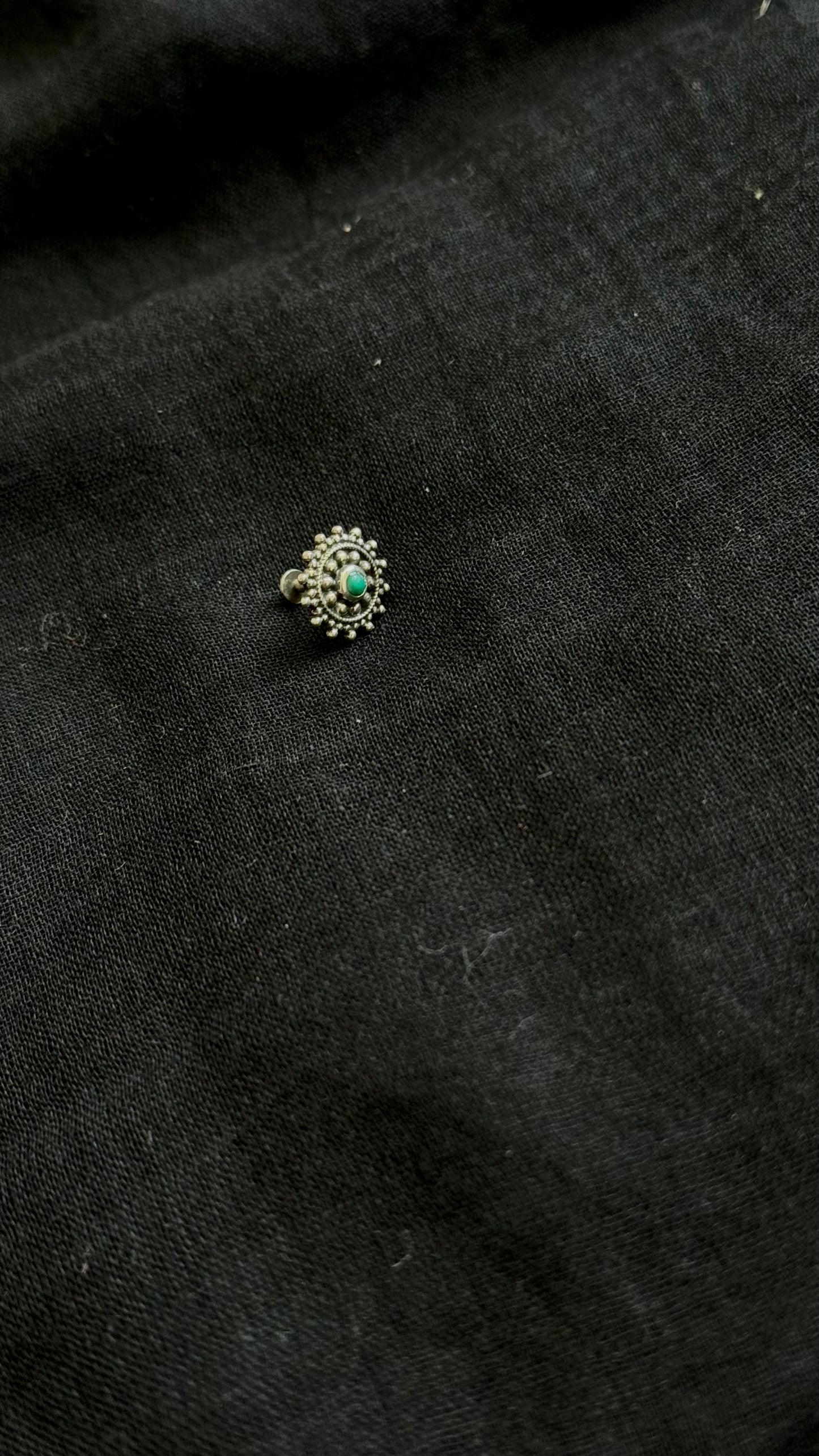 Floral round nose pin, green stone in silver - YCNPP35