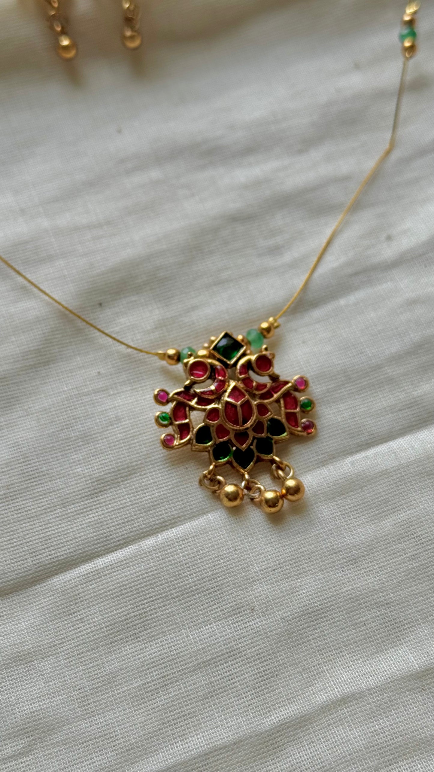 Invisible chain with ruby and green pendant - YCAGNP261
