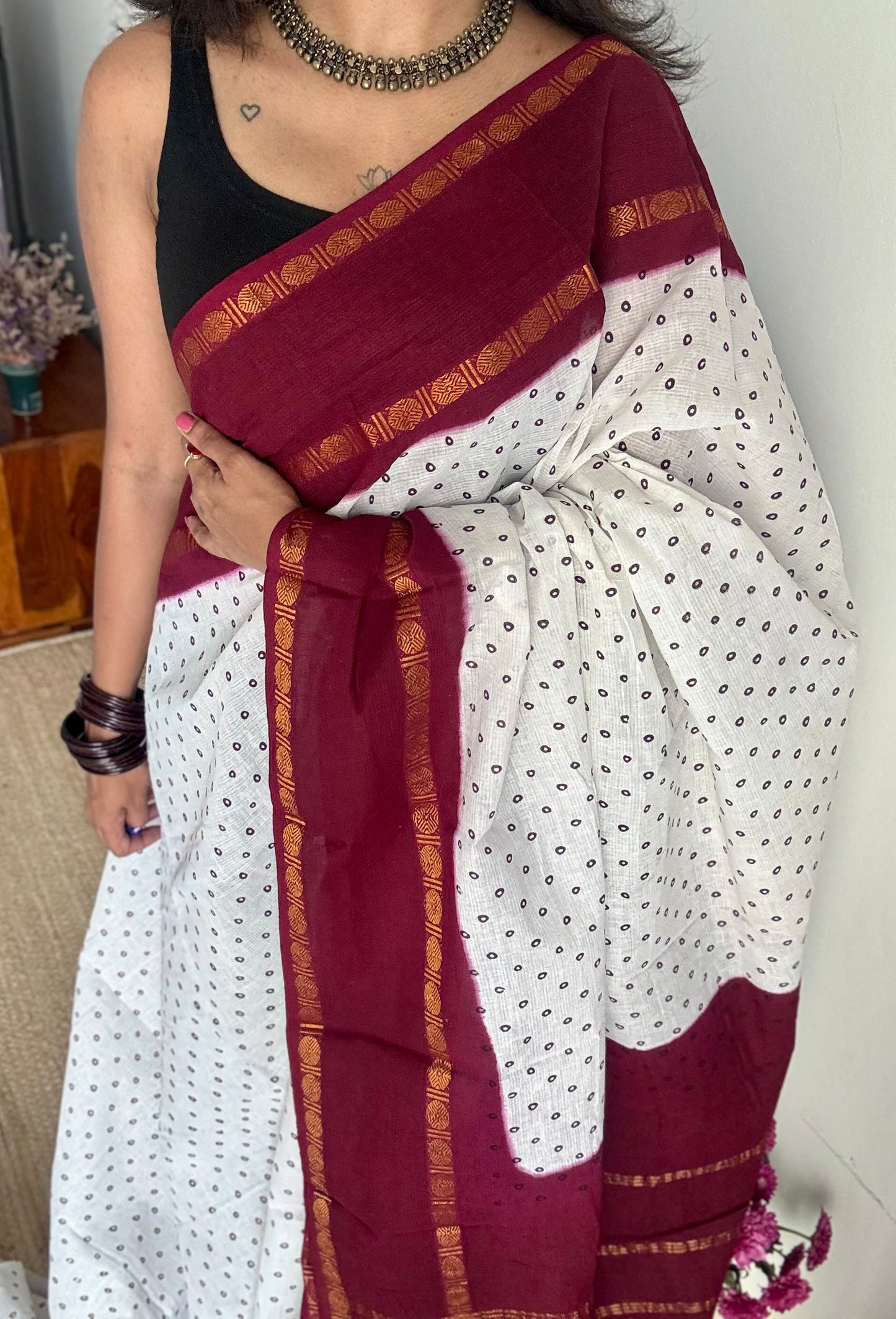 White with maroon sungudi motif and rudraksham border, madurai soft cotton - YCCOTNAUSC01
