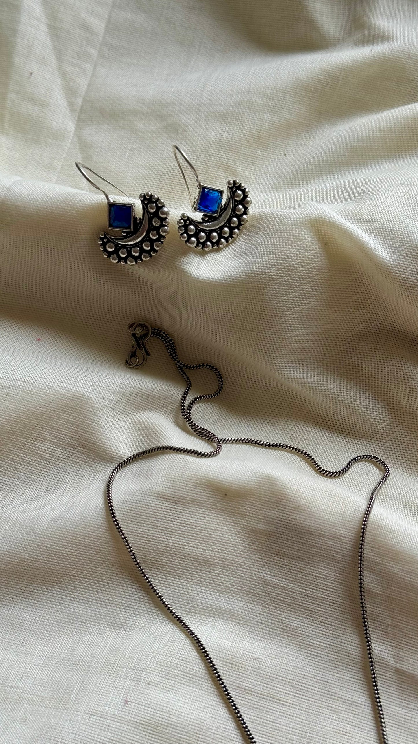 Long neckpiece with blue stone pendant and earrings, oxidised silver - YCOSNP443