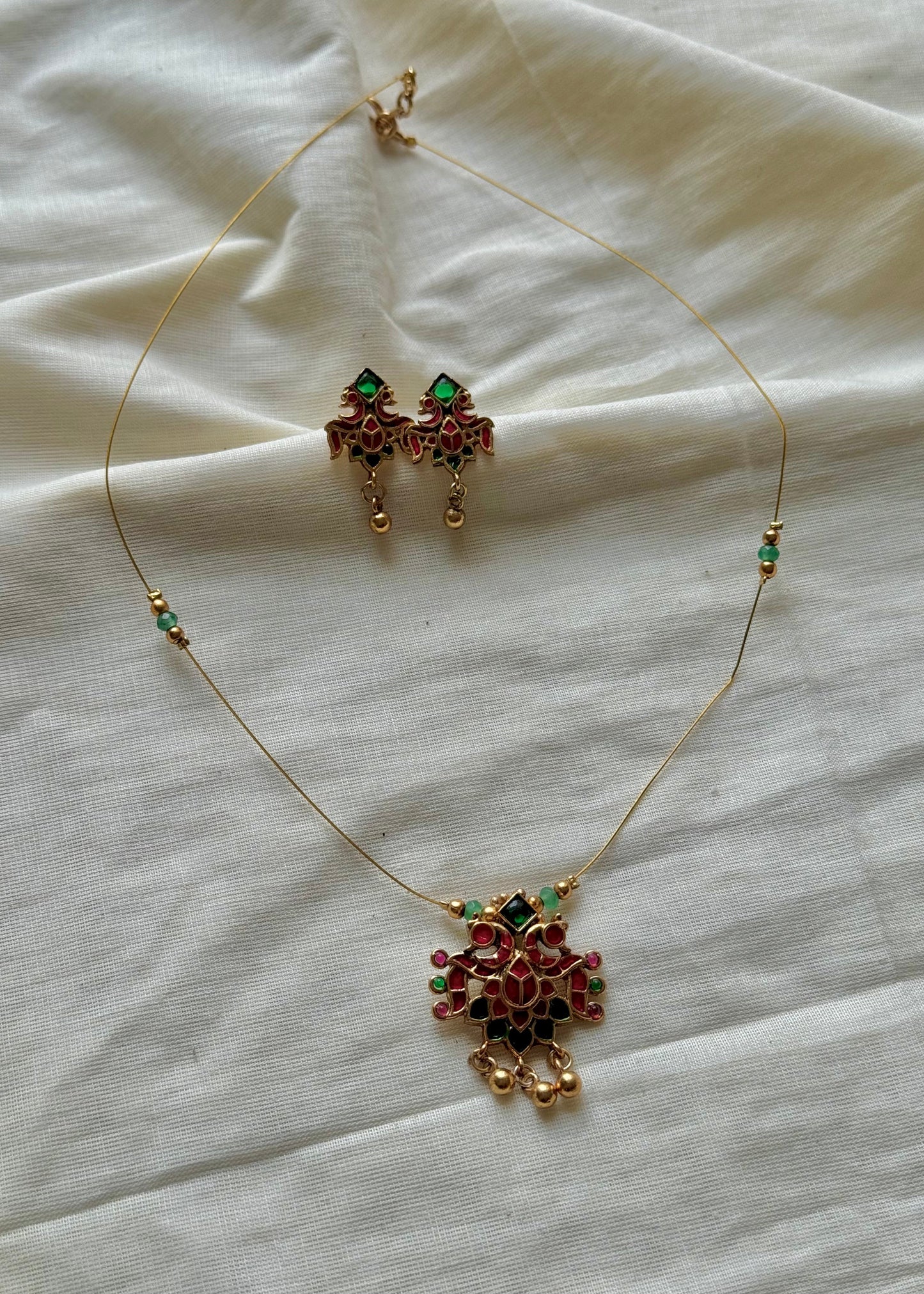 Invisible chain with ruby and green pendant - YCAGNP261