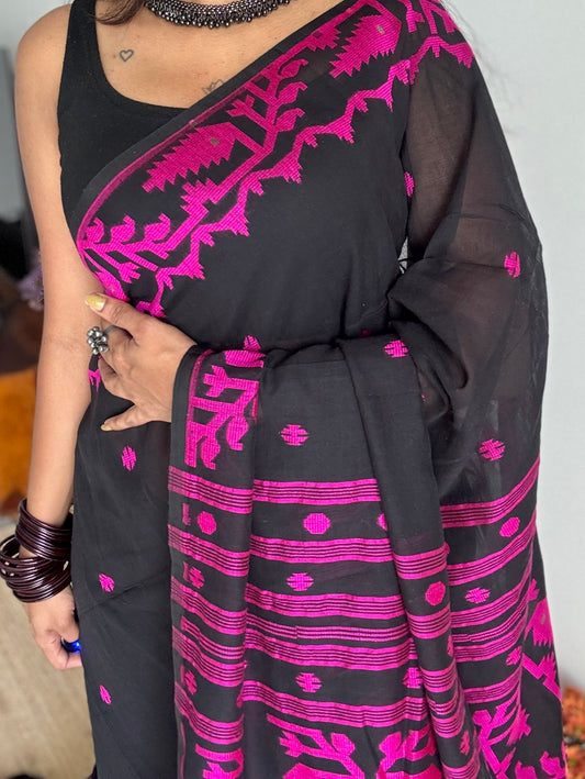 Black with magenta contrast jamdani saree in soft handloom cotton - YCBCJDFE380